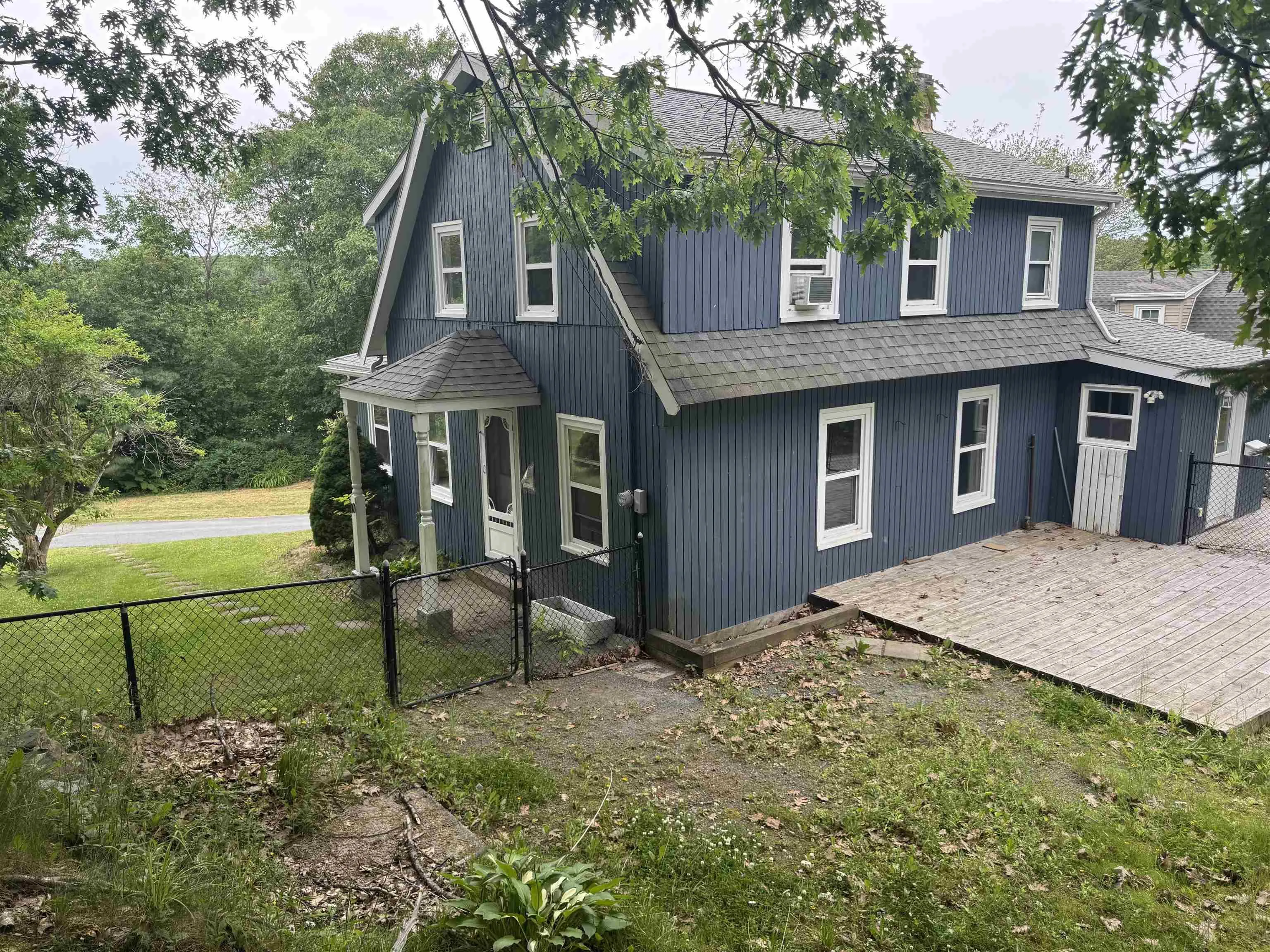 10 North Street, Bedford, NS B4A 2M9, 3 Bedrooms Bedrooms, ,2 BathroomsBathrooms,Residential,For Sale,North,202515951