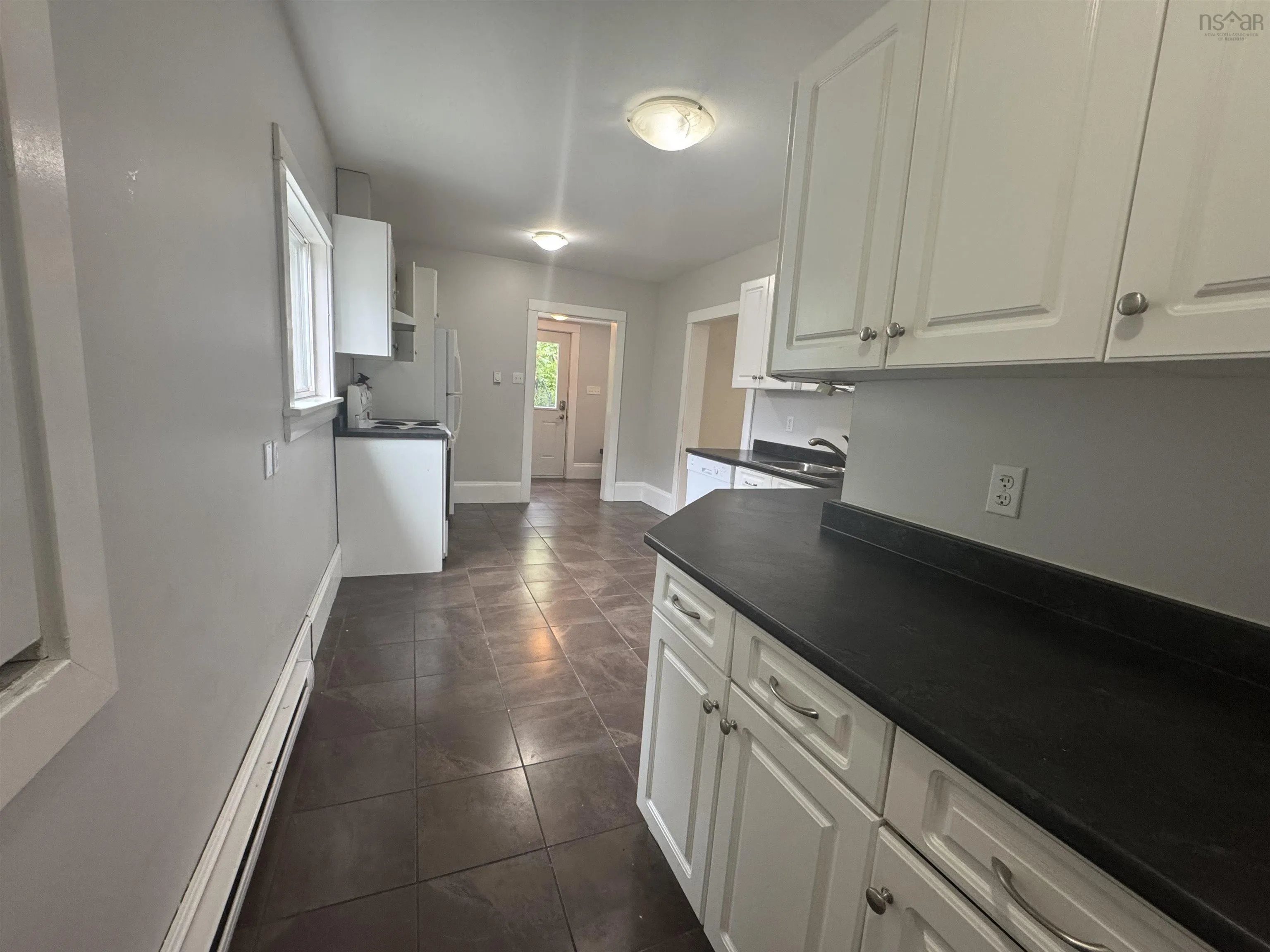 10 North Street, Bedford, NS B4A 2M9, 3 Bedrooms Bedrooms, ,2 BathroomsBathrooms,Residential,For Sale,North,202515951