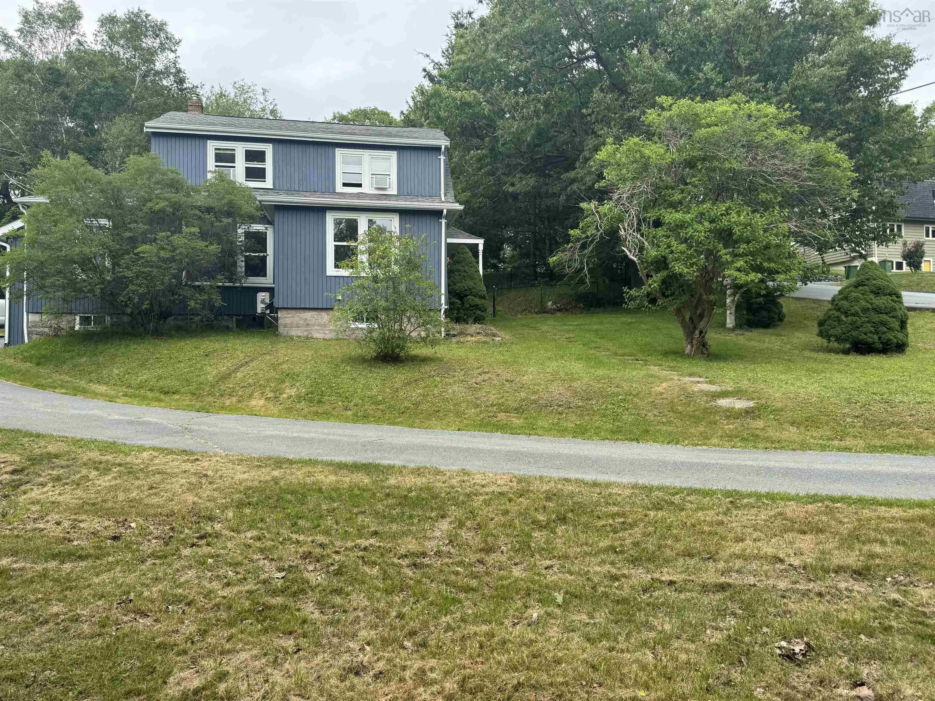 10 North Street, Bedford, NS B4A 2M9, 3 Bedrooms Bedrooms, ,2 BathroomsBathrooms,Residential,For Sale,North,202515951