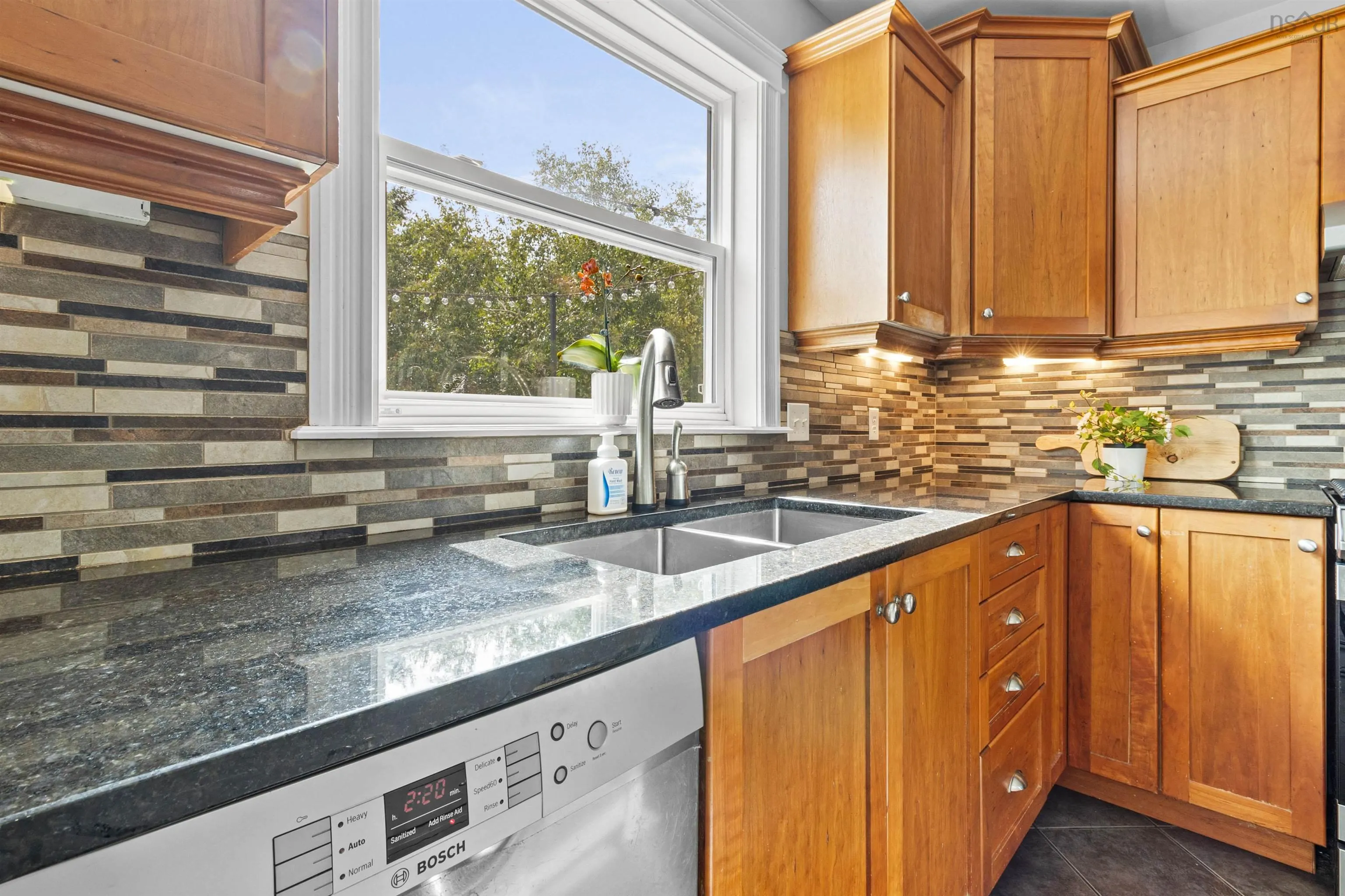 60 Shaffleburg Run, Bedford, NS B4A 4L5, 5 Bedrooms Bedrooms, ,4 BathroomsBathrooms,Residential,For Sale,Shaffleburg,202523065