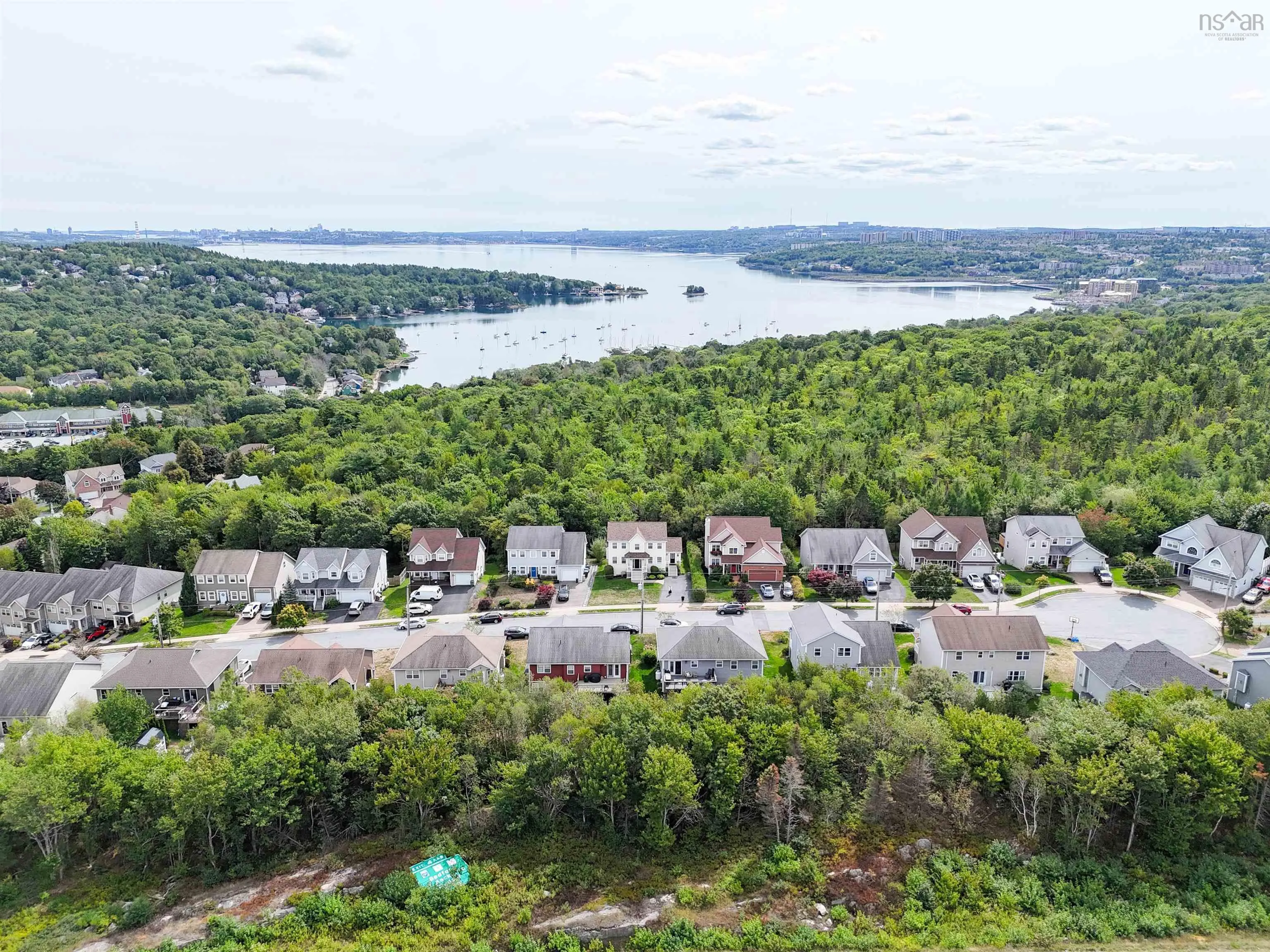 60 Shaffleburg Run, Bedford, NS B4A 4L5, 5 Bedrooms Bedrooms, ,4 BathroomsBathrooms,Residential,For Sale,Shaffleburg,202523065