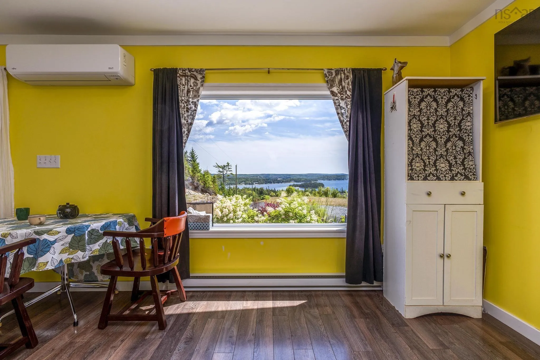 166 Hillside Drive, Boutiliers Point, NS B3Z 1W8, 2 Bedrooms Bedrooms, ,1 BathroomBathrooms,Residential,For Sale,Hillside,202521594