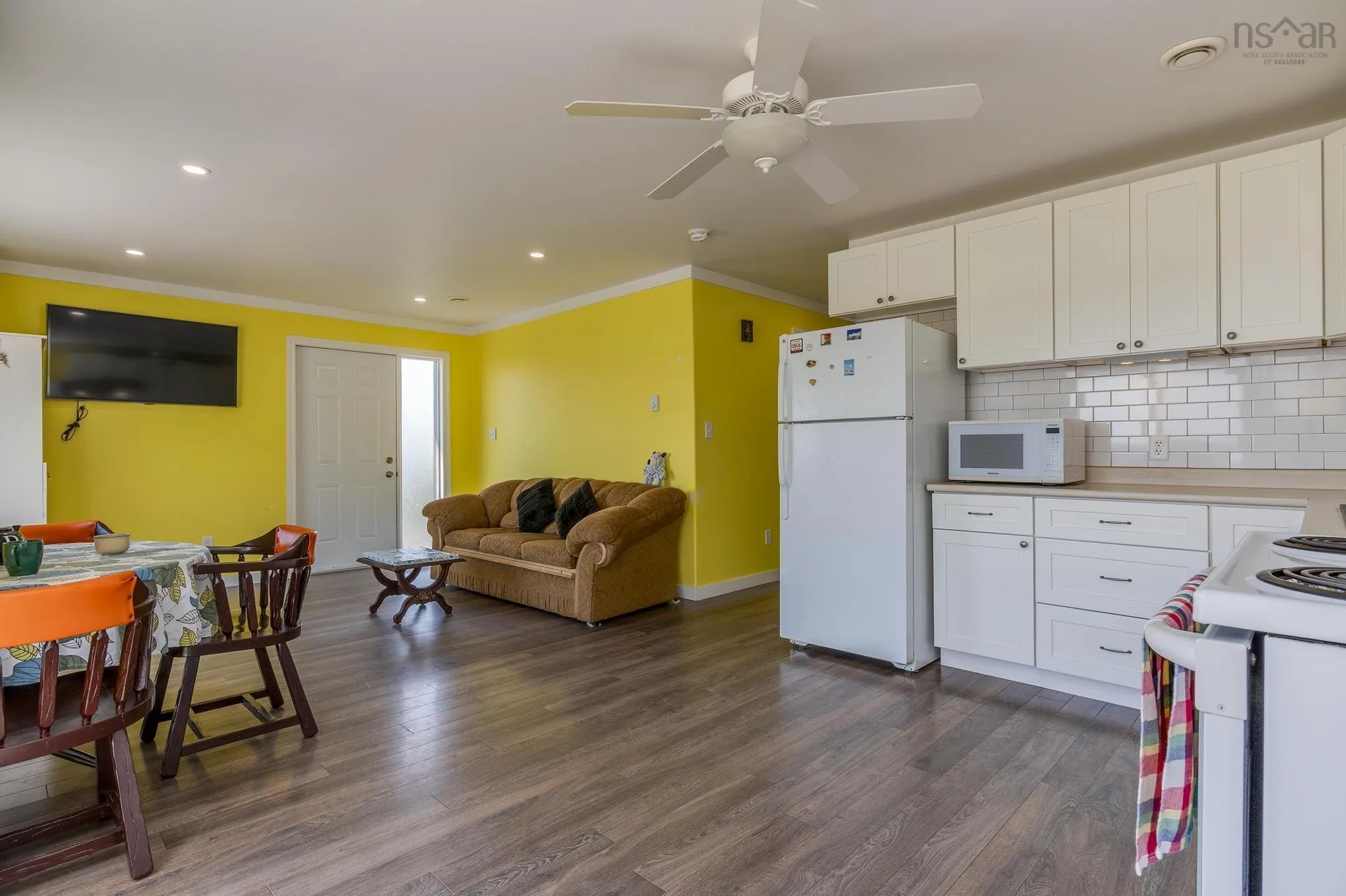 166 Hillside Drive, Boutiliers Point, NS B3Z 1W8, 2 Bedrooms Bedrooms, ,1 BathroomBathrooms,Residential,For Sale,Hillside,202521594