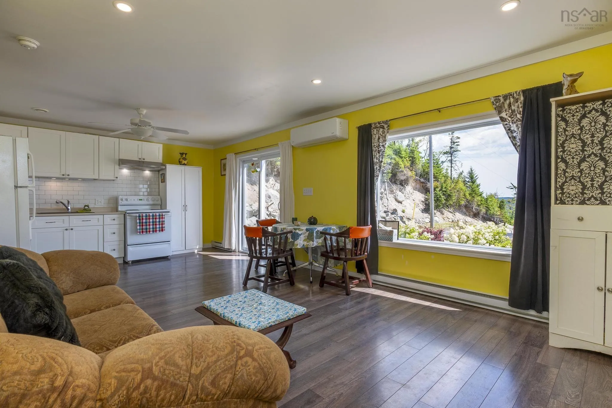 166 Hillside Drive, Boutiliers Point, NS B3Z 1W8, 2 Bedrooms Bedrooms, ,1 BathroomBathrooms,Residential,For Sale,Hillside,202521594