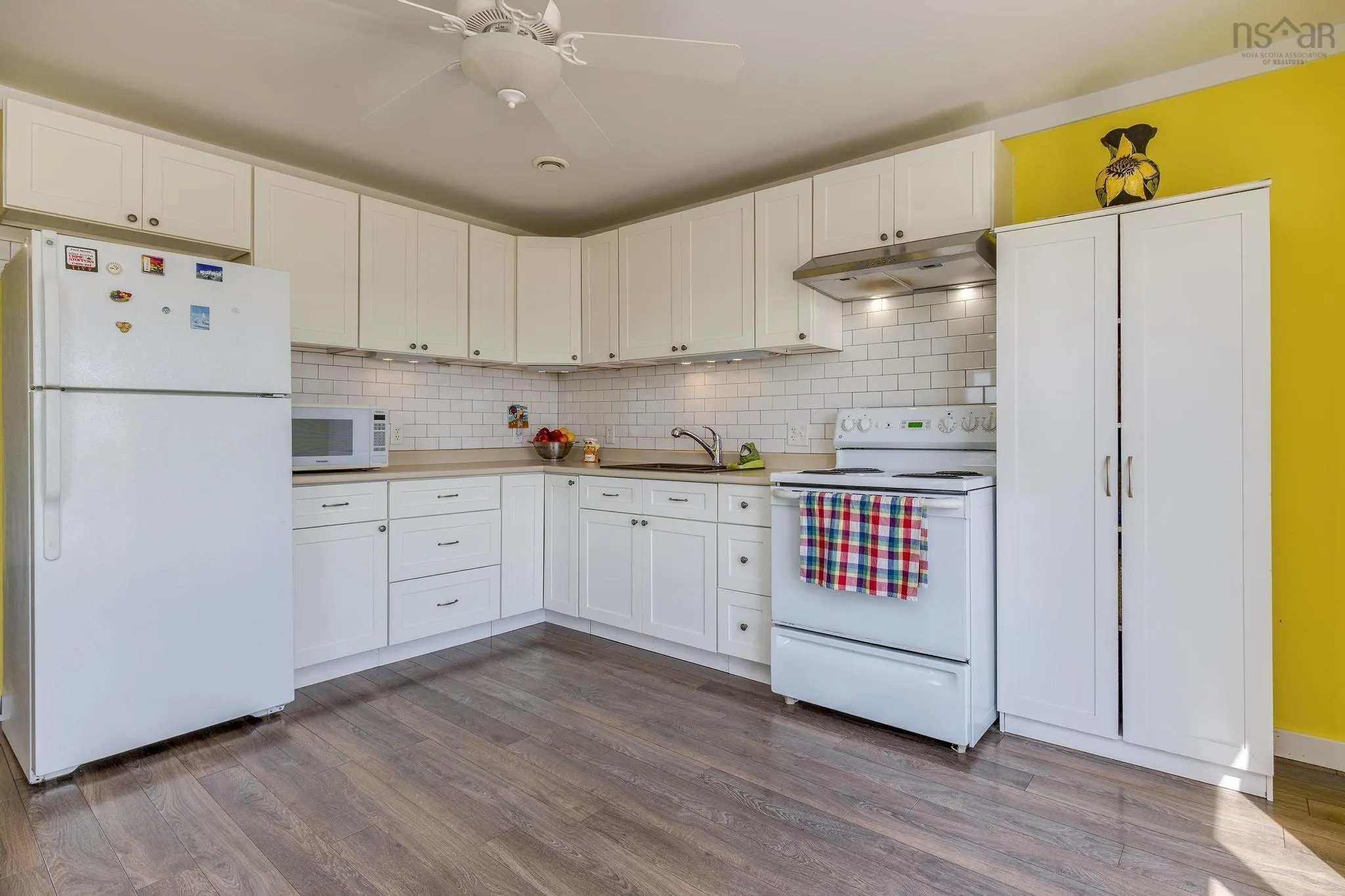 166 Hillside Drive, Boutiliers Point, NS B3Z 1W8, 2 Bedrooms Bedrooms, ,1 BathroomBathrooms,Residential,For Sale,Hillside,202521594