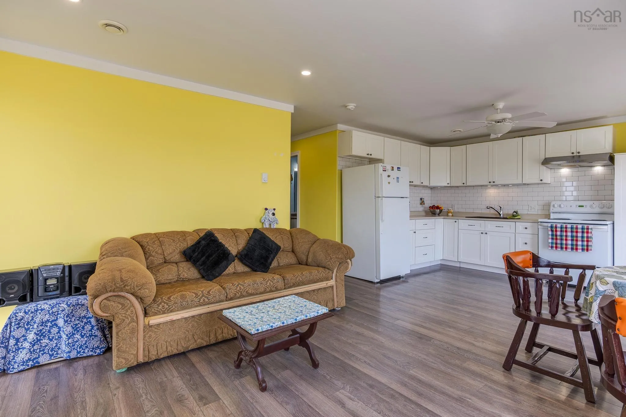 166 Hillside Drive, Boutiliers Point, NS B3Z 1W8, 2 Bedrooms Bedrooms, ,1 BathroomBathrooms,Residential,For Sale,Hillside,202521594