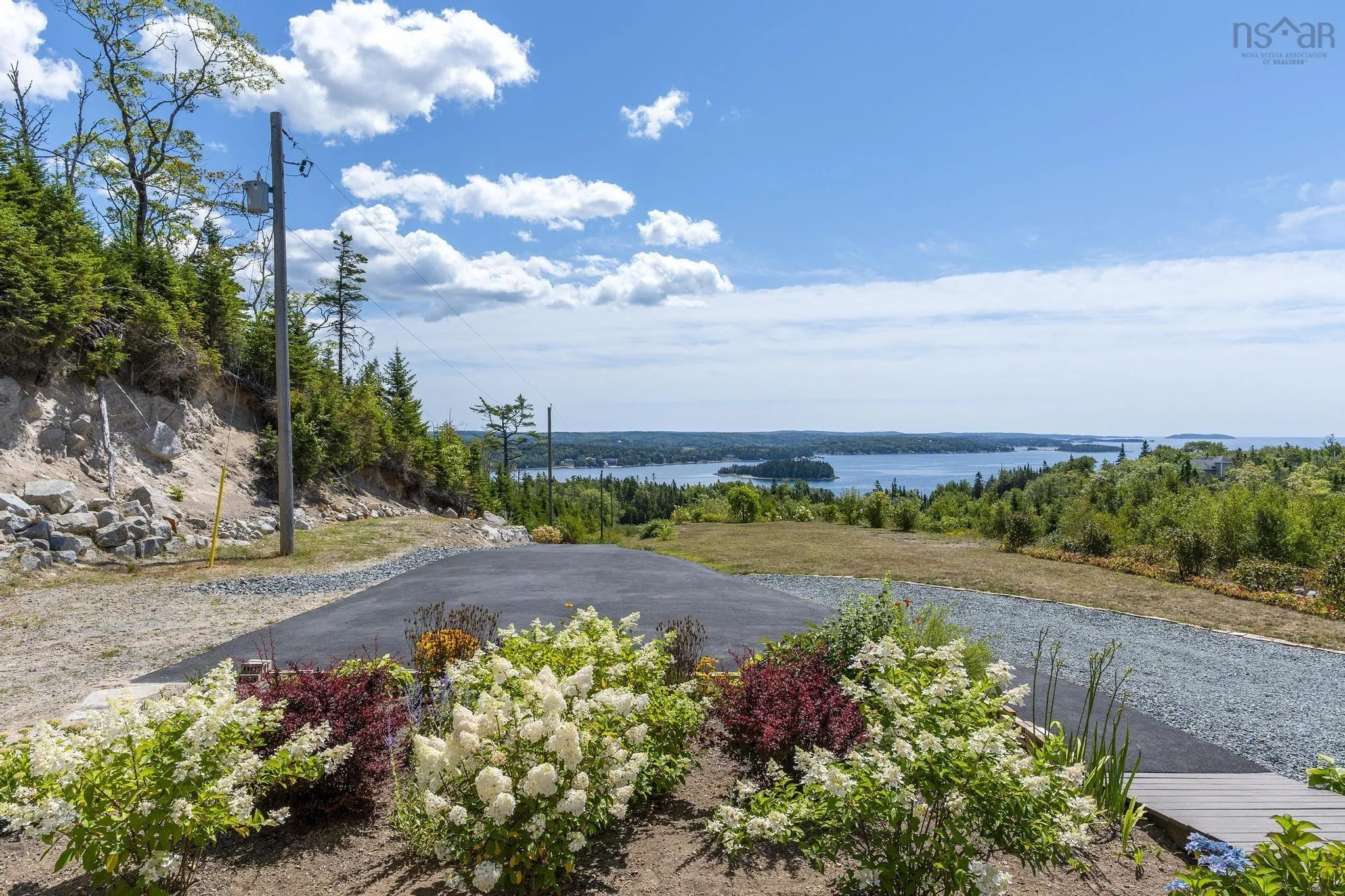 166 Hillside Drive, Boutiliers Point, NS B3Z 1W8, 2 Bedrooms Bedrooms, ,1 BathroomBathrooms,Residential,For Sale,Hillside,202521594