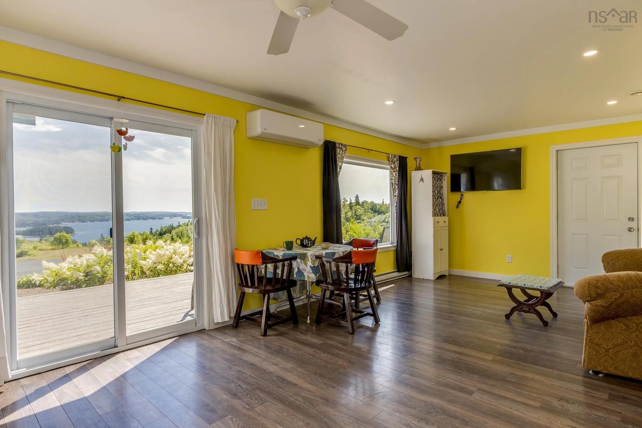 166 Hillside Drive, Boutiliers Point, NS B3Z 1W8, 2 Bedrooms Bedrooms, ,1 BathroomBathrooms,Residential,For Sale,Hillside,202521594