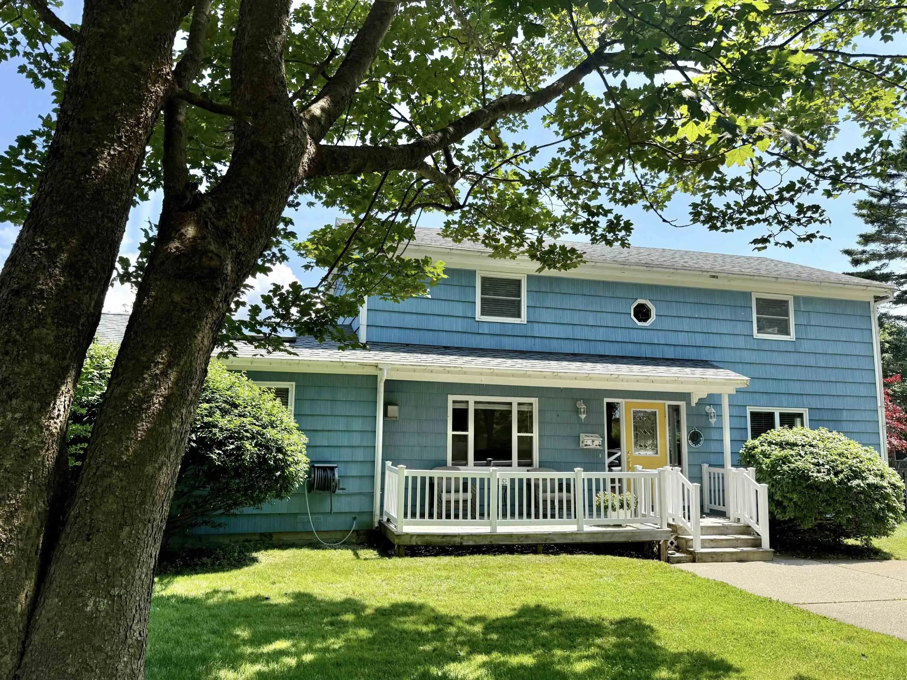 20 Parade Street, Yarmouth, NS B5A 3A4, 3 Bedrooms Bedrooms, ,2 BathroomsBathrooms,Residential,For Sale,Parade,202519682