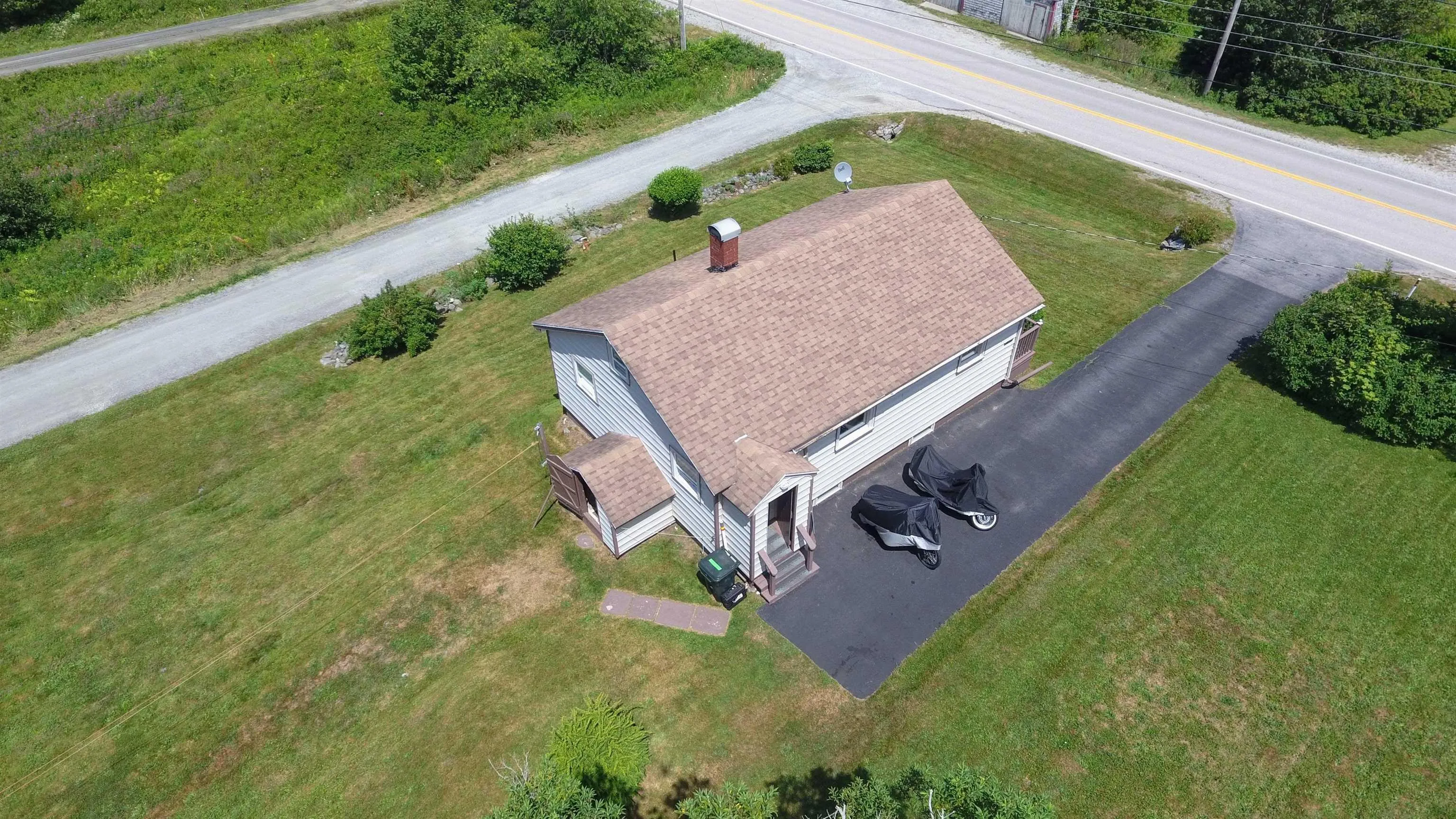 504 Highway 335, West Pubnico, NS B0W 3S0, 2 Bedrooms Bedrooms, ,1 BathroomBathrooms,Residential,For Sale,Highway 335,202518938
