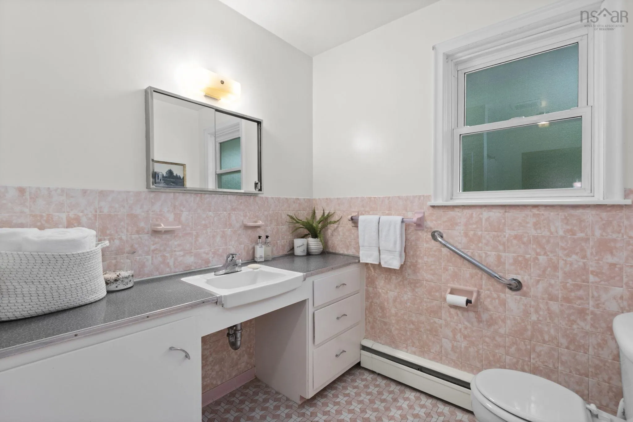 4 Broadholme Lane, Halifax, NS B3M 3B7, 4 Bedrooms Bedrooms, ,1 BathroomBathrooms,Residential,For Sale,Broadholme,202519731