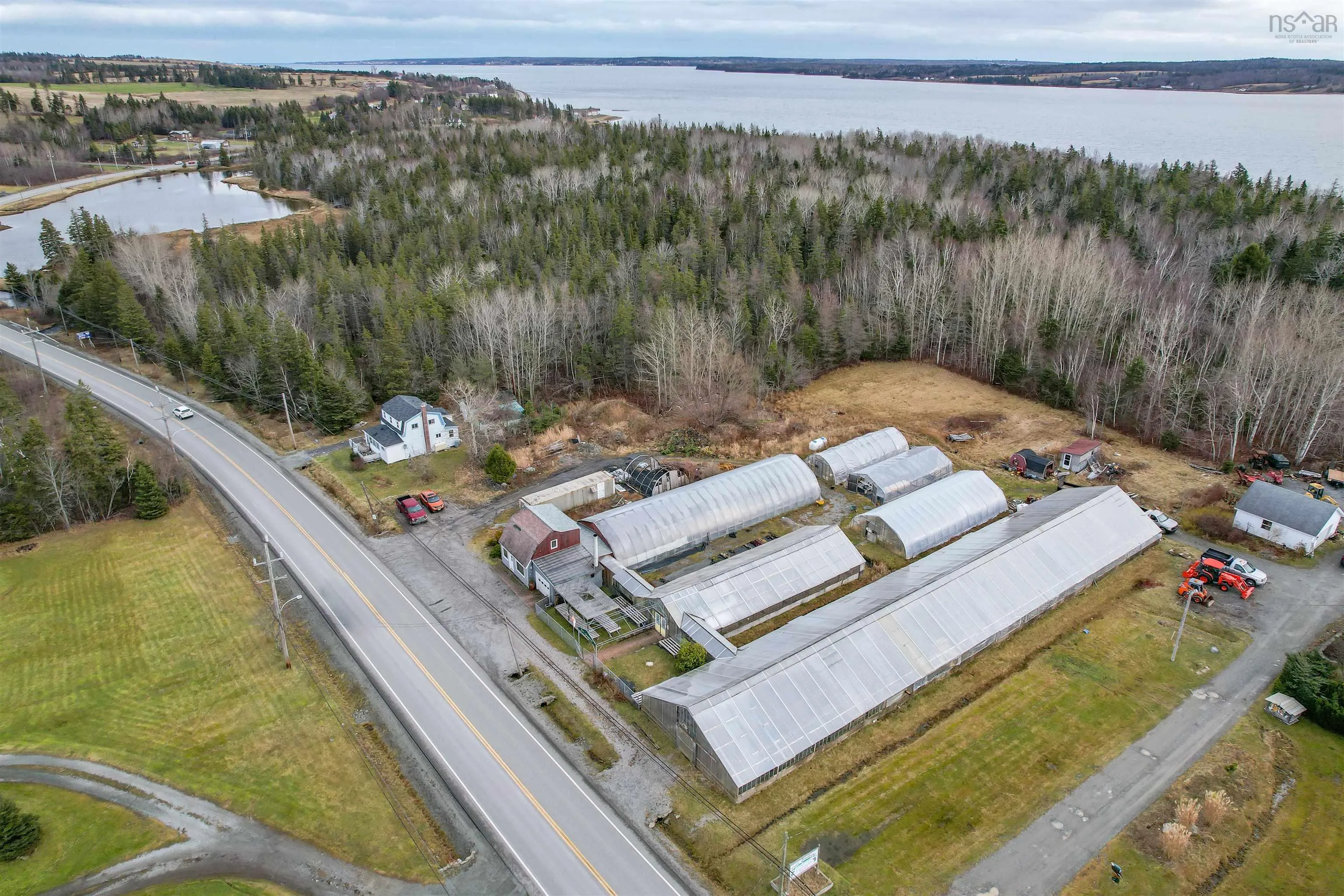 429 Seaview Drive, Upper North Sydney Ns B2a 3n7, ,Commercial Sale,For Sale,Seaview,202428547