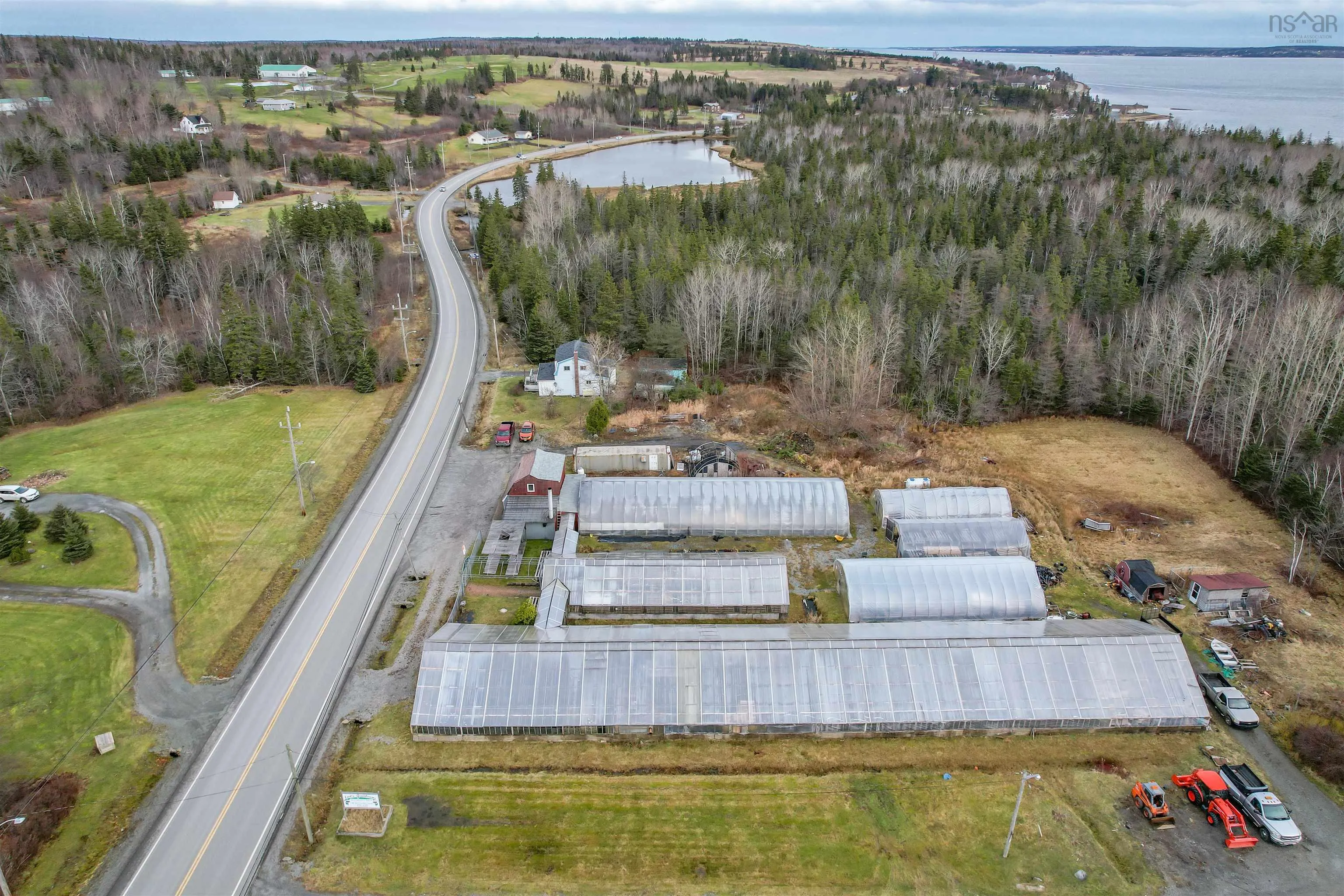 429 Seaview Drive, Upper North Sydney Ns B2a 3n7, ,Commercial Sale,For Sale,Seaview,202428547