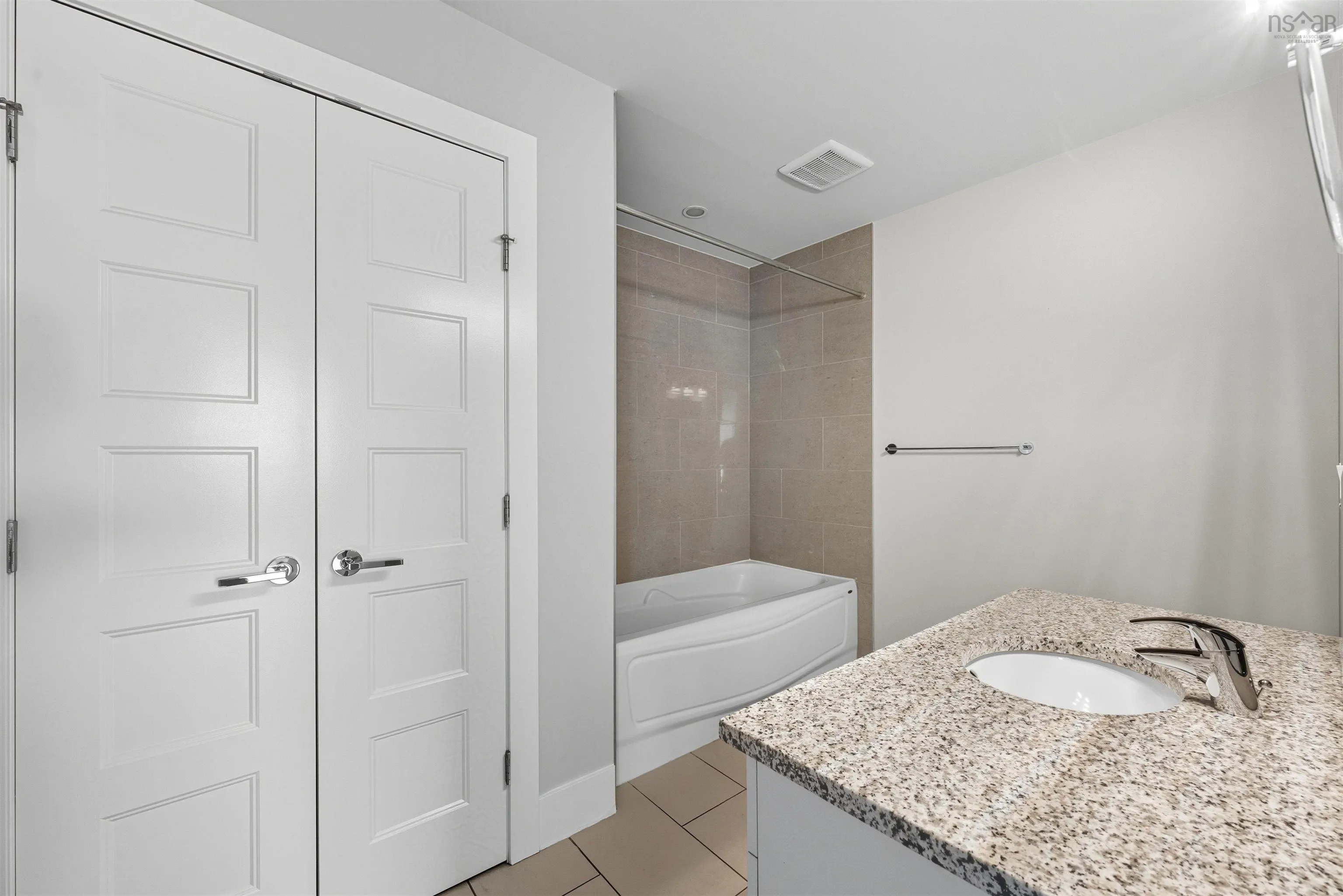 502-15 Kings Wharf Place, Dartmouth, NS B2Y 0C2, 2 Bedrooms Bedrooms, ,2 BathroomsBathrooms,Residential,For Sale,Kings Wharf Place,202525572