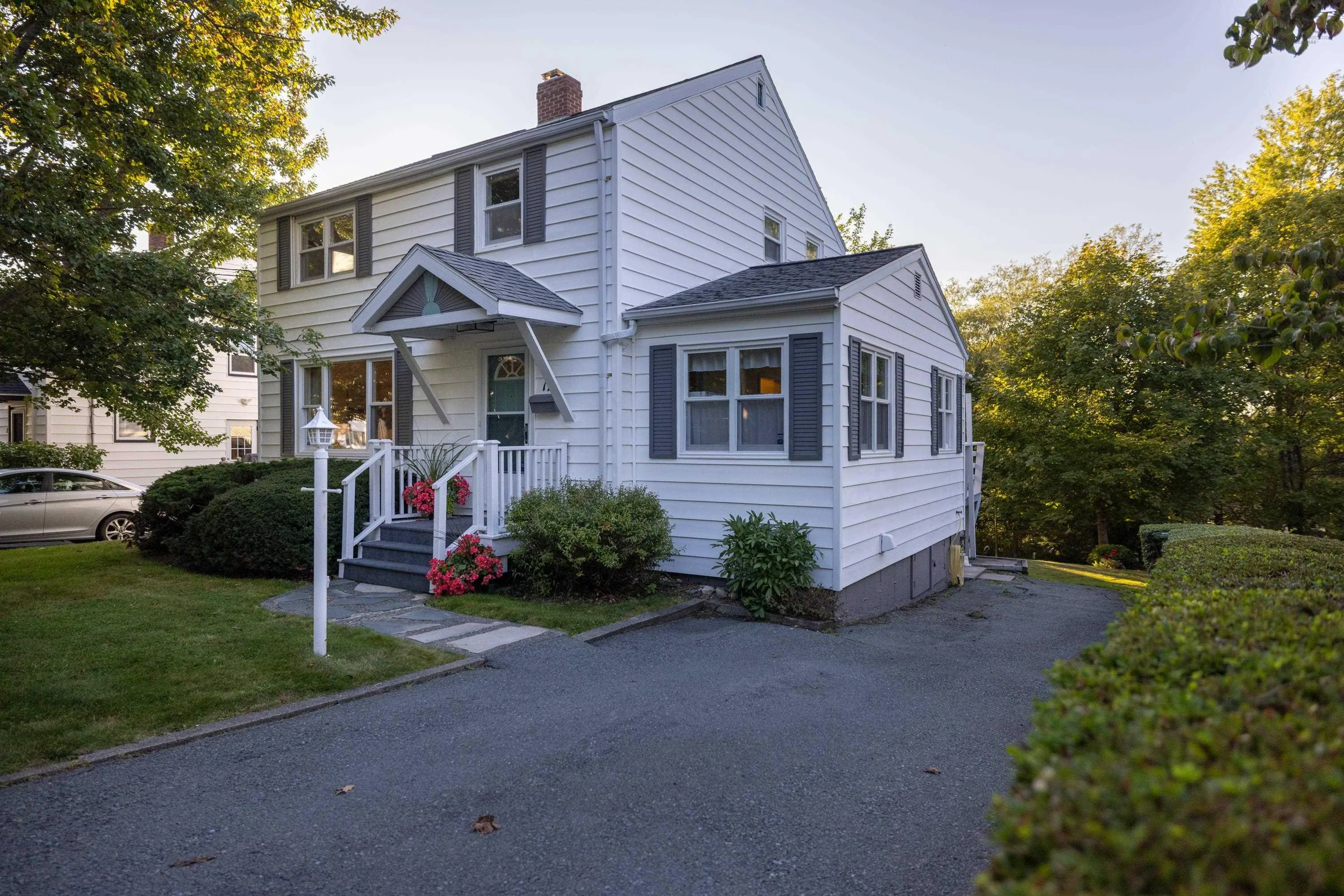 17 Canterbury Street, Dartmouth, NS B2Y 1S8, 3 Bedrooms Bedrooms, ,2 BathroomsBathrooms,Residential,For Sale,Canterbury,202523299