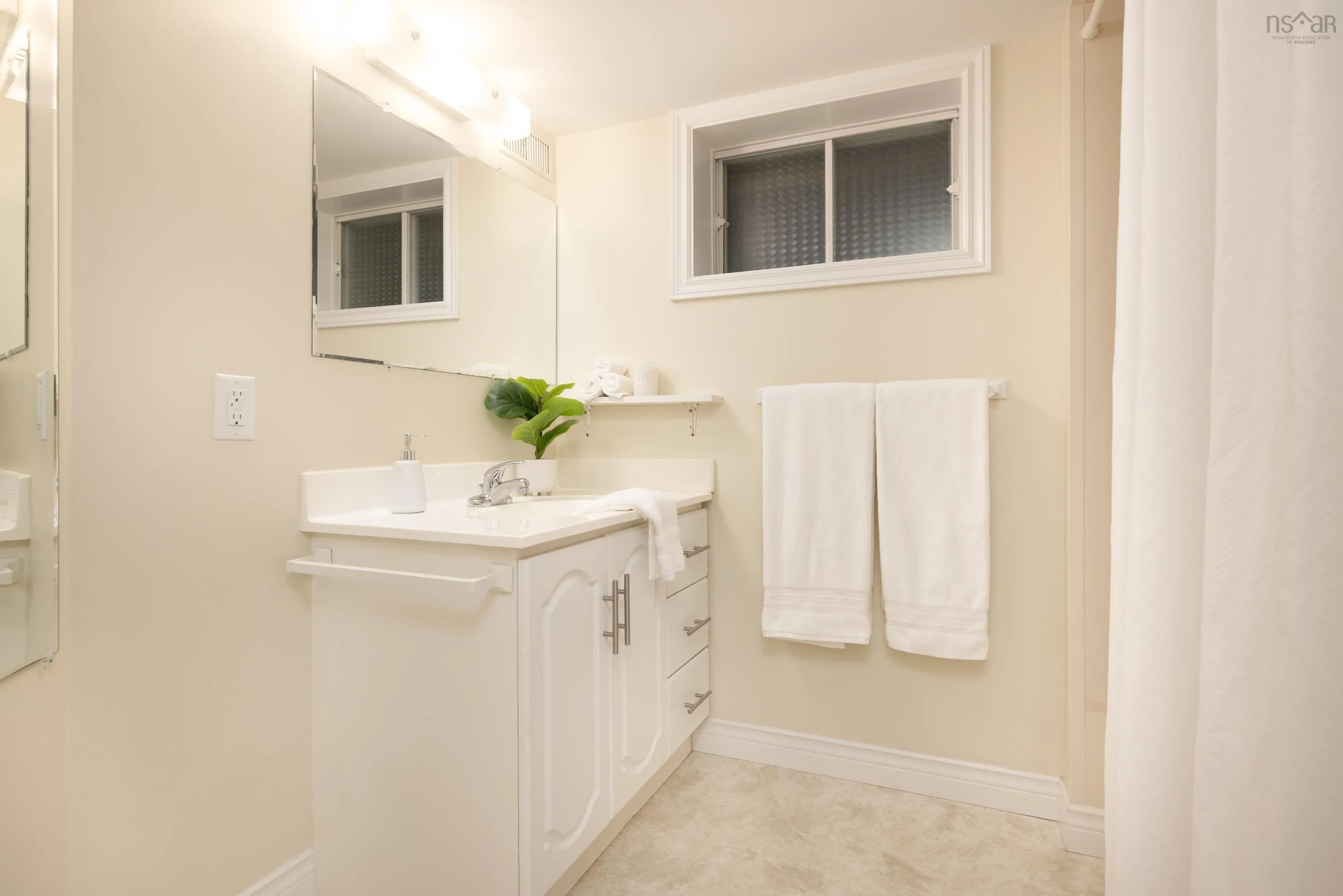 17 Canterbury Street, Dartmouth, NS B2Y 1S8, 3 Bedrooms Bedrooms, ,2 BathroomsBathrooms,Residential,For Sale,Canterbury,202523299