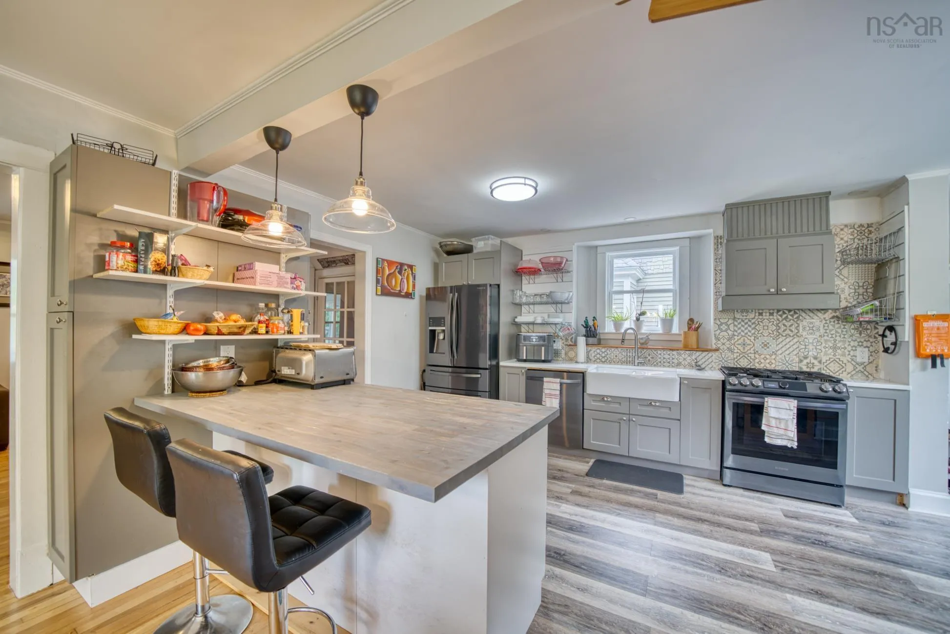 185 King Street, Bridgewater, NS B4V 1A5, 4 Bedrooms Bedrooms, ,2 BathroomsBathrooms,Residential,For Sale,King,202517623