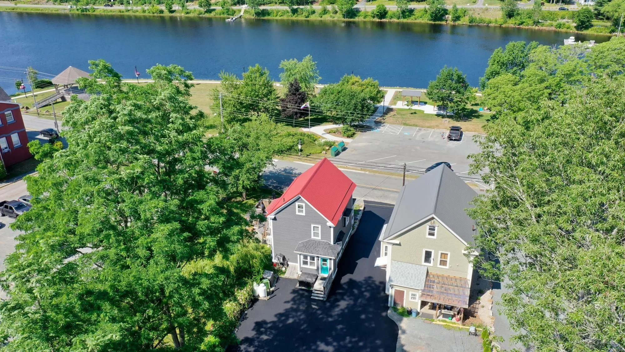 185 King Street, Bridgewater, NS B4V 1A5, 4 Bedrooms Bedrooms, ,2 BathroomsBathrooms,Residential,For Sale,King,202517623