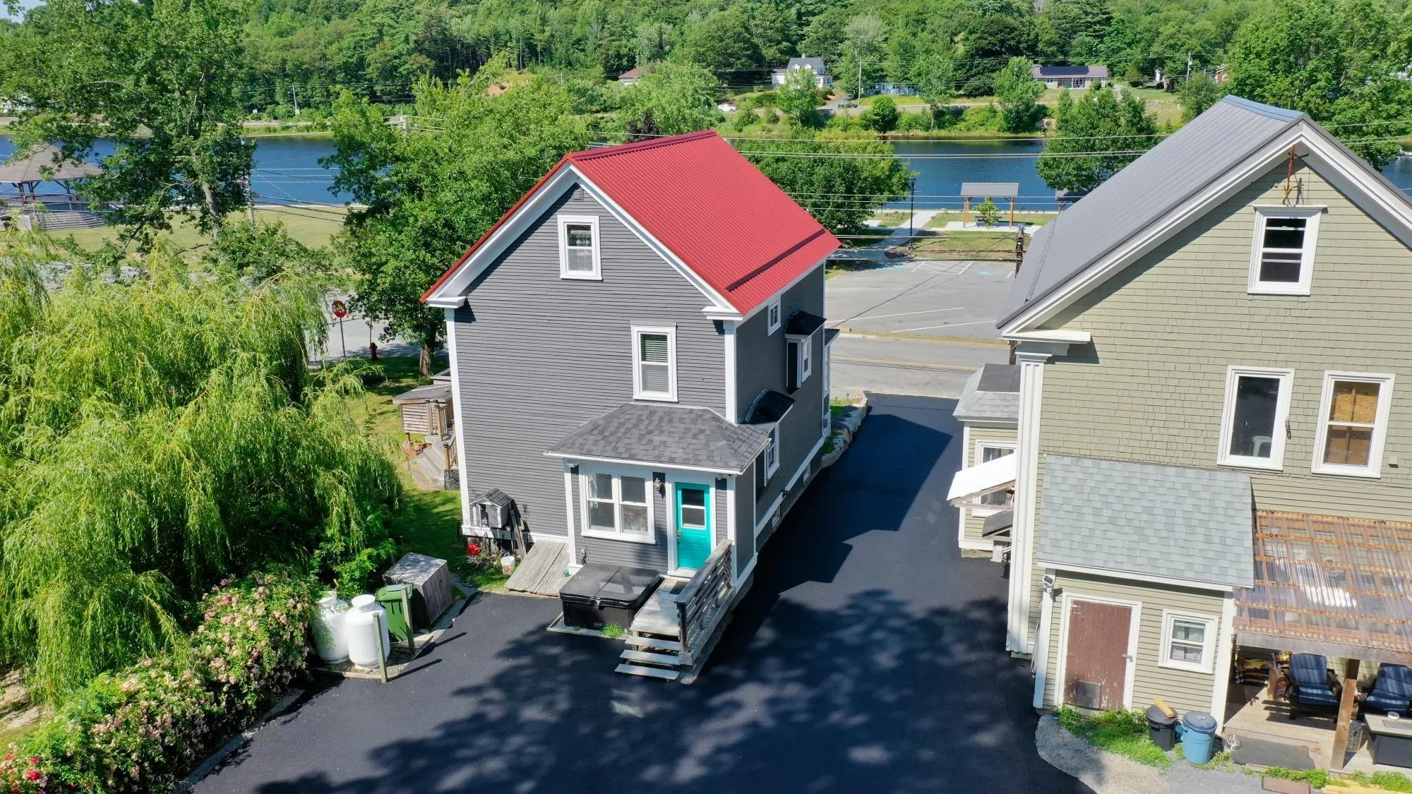 185 King Street, Bridgewater, NS B4V 1A5, 4 Bedrooms Bedrooms, ,2 BathroomsBathrooms,Residential,For Sale,King,202517623