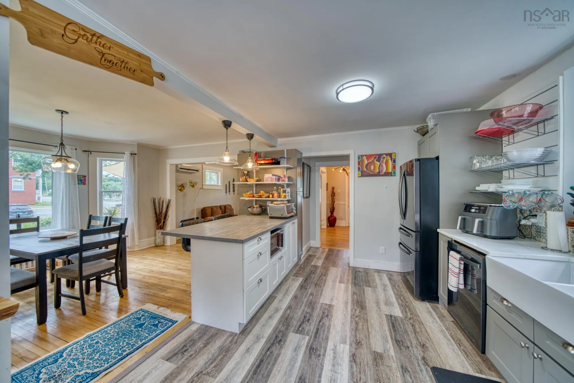 185 King Street, Bridgewater, NS B4V 1A5, 4 Bedrooms Bedrooms, ,2 BathroomsBathrooms,Residential,For Sale,King,202517623