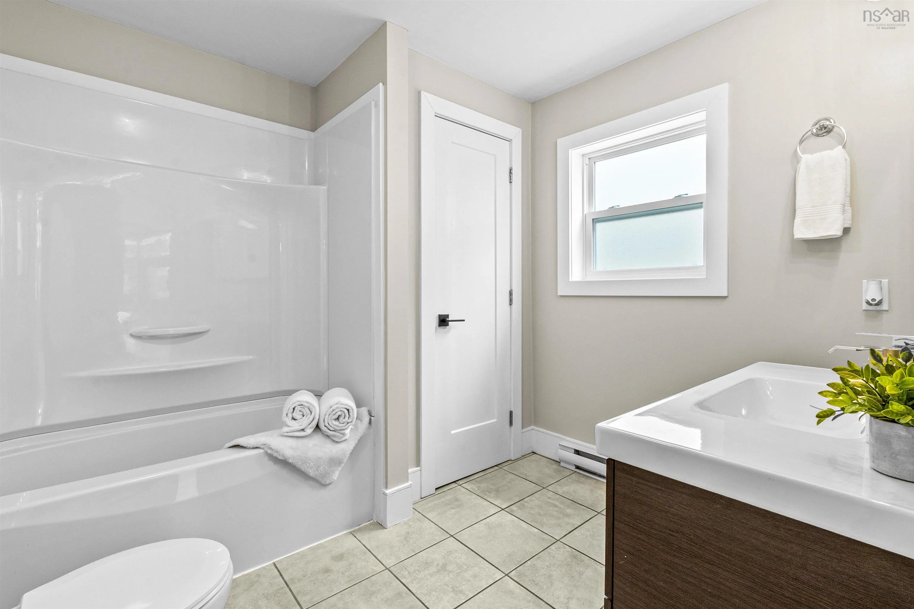 249 Portland Street, Dartmouth, NS B2Y 1J8, 5 Bedrooms Bedrooms, ,3 BathroomsBathrooms,Residential,For Sale,Portland,202525500