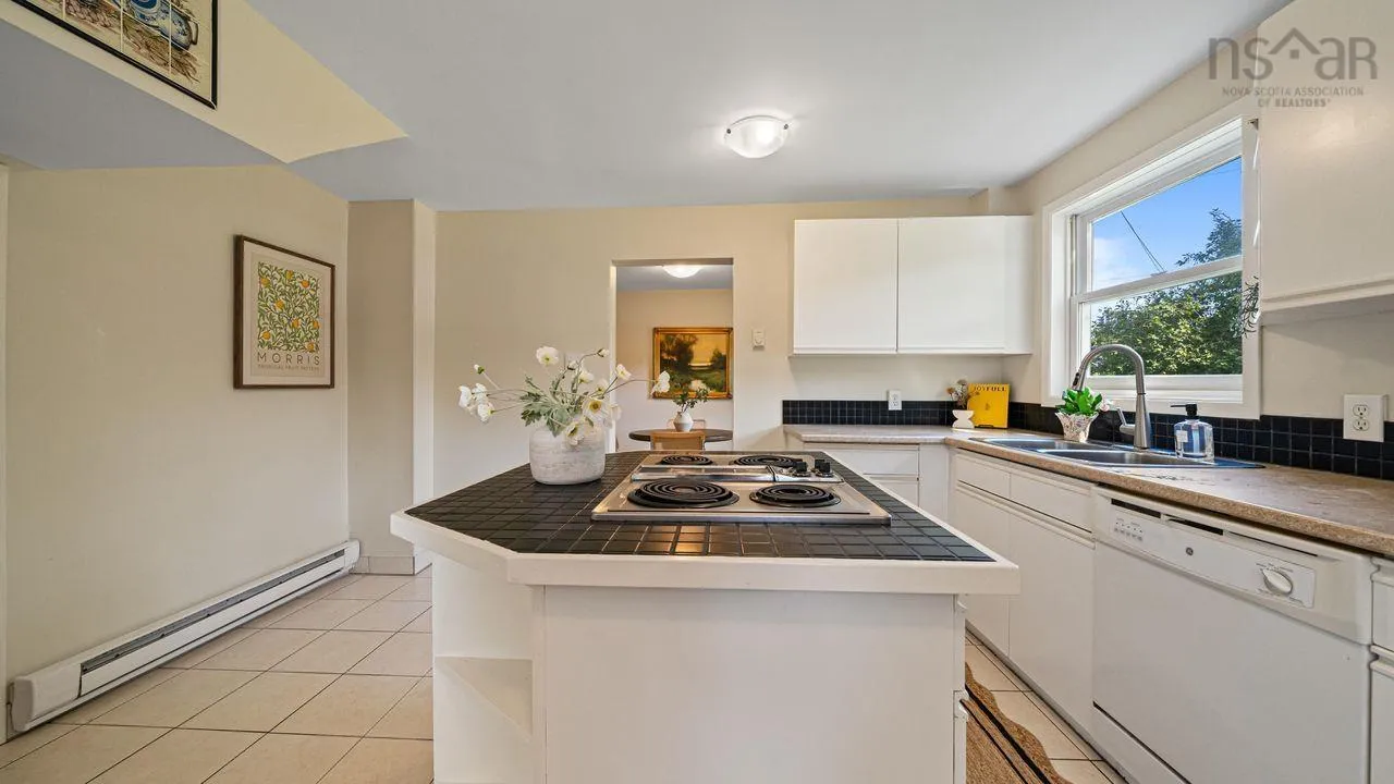 14 Hamshaw Drive, Halifax, NS B3M 2G8, 4 Bedrooms Bedrooms, ,2 BathroomsBathrooms,Residential,For Sale,Hamshaw,202518699