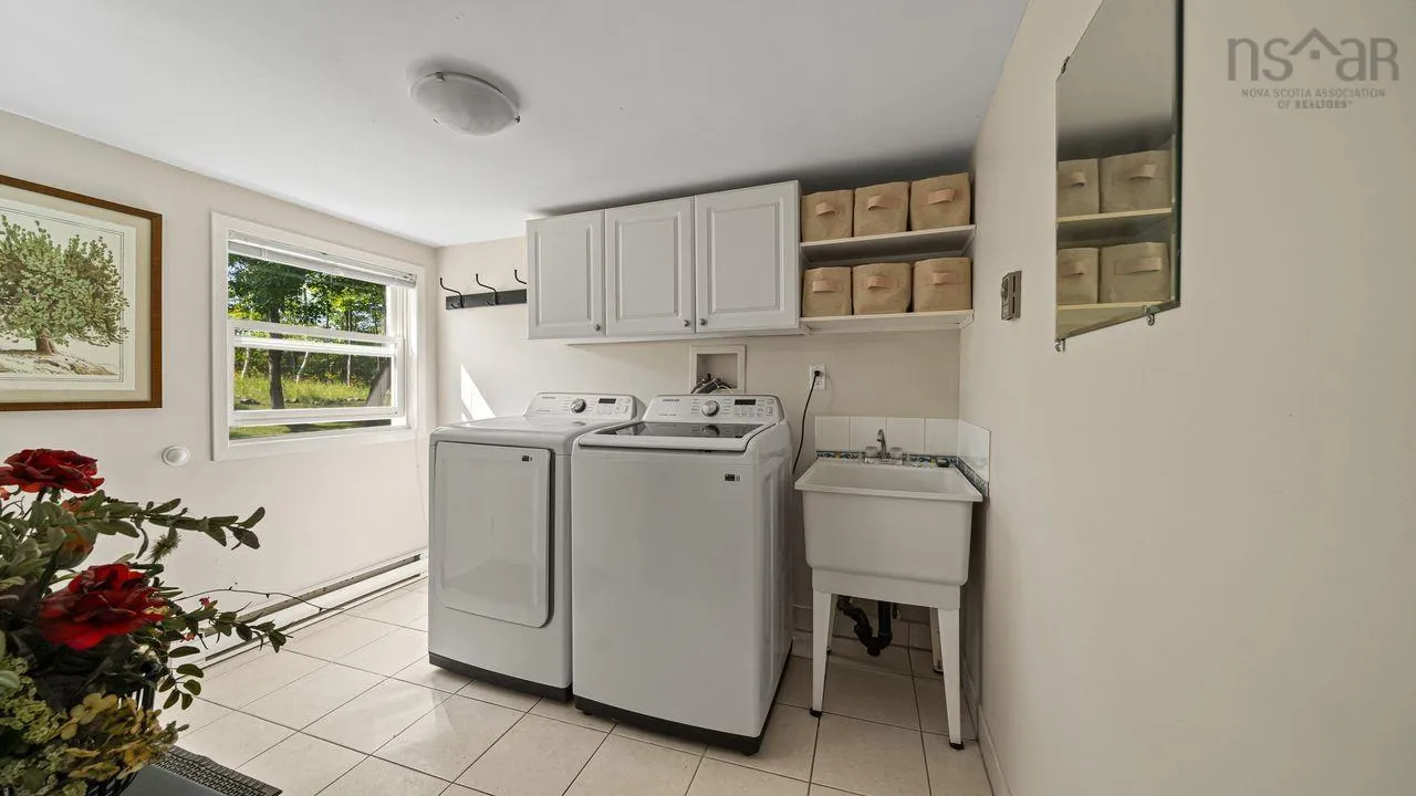 14 Hamshaw Drive, Halifax, NS B3M 2G8, 4 Bedrooms Bedrooms, ,2 BathroomsBathrooms,Residential,For Sale,Hamshaw,202518699