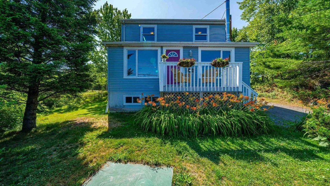 14 Hamshaw Drive, Halifax, NS B3M 2G8, 4 Bedrooms Bedrooms, ,2 BathroomsBathrooms,Residential,For Sale,Hamshaw,202518699