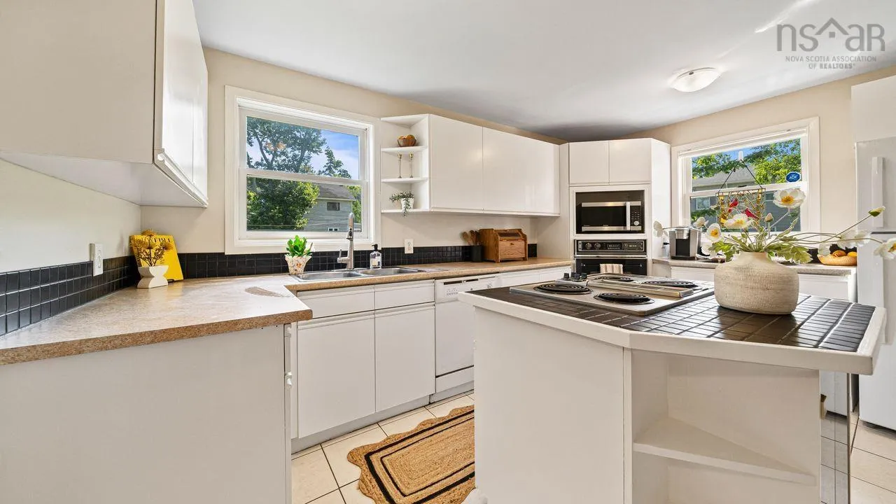 14 Hamshaw Drive, Halifax, NS B3M 2G8, 4 Bedrooms Bedrooms, ,2 BathroomsBathrooms,Residential,For Sale,Hamshaw,202518699