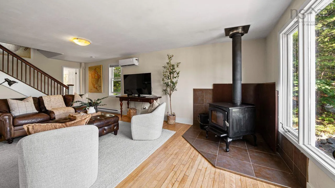 14 Hamshaw Drive, Halifax, NS B3M 2G8, 4 Bedrooms Bedrooms, ,2 BathroomsBathrooms,Residential,For Sale,Hamshaw,202518699