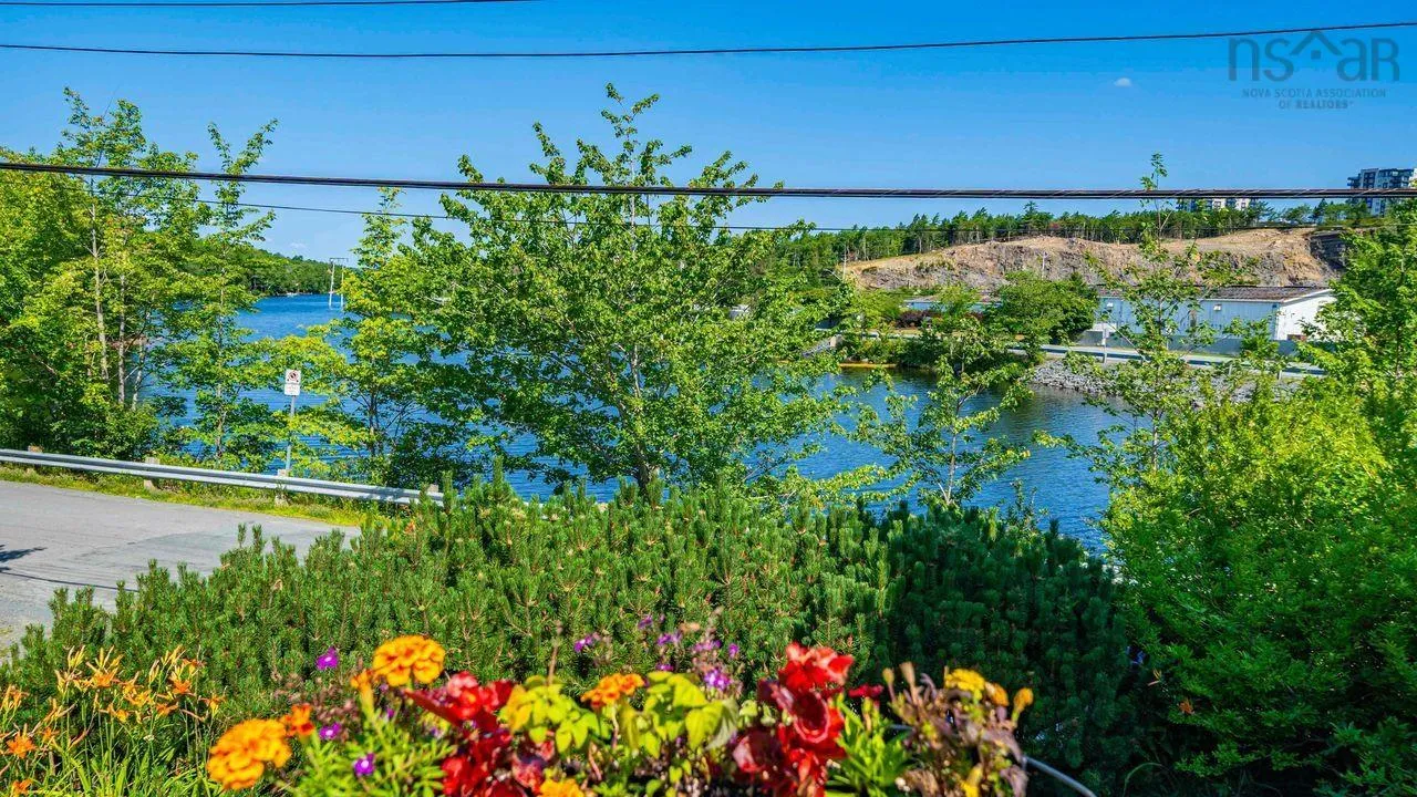 14 Hamshaw Drive, Halifax, NS B3M 2G8, 4 Bedrooms Bedrooms, ,2 BathroomsBathrooms,Residential,For Sale,Hamshaw,202518699