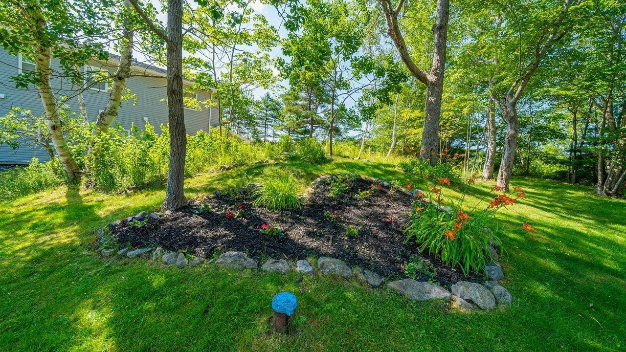 14 Hamshaw Drive, Halifax, NS B3M 2G8, 4 Bedrooms Bedrooms, ,2 BathroomsBathrooms,Residential,For Sale,Hamshaw,202518699