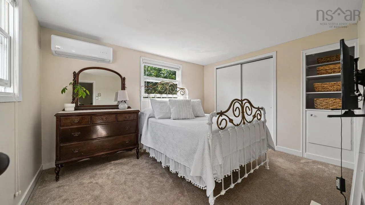 14 Hamshaw Drive, Halifax, NS B3M 2G8, 4 Bedrooms Bedrooms, ,2 BathroomsBathrooms,Residential,For Sale,Hamshaw,202518699