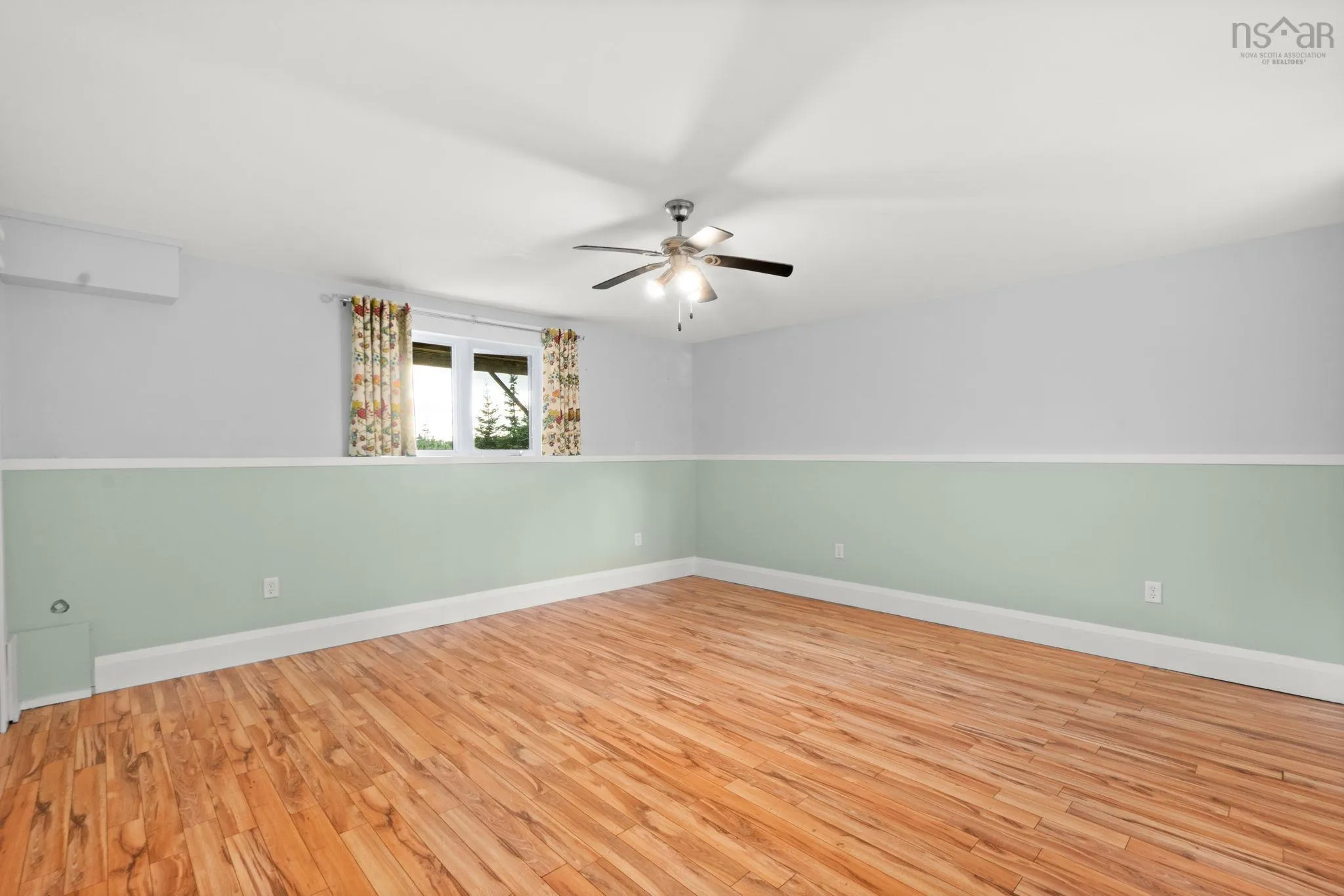 284 Leslie Road, East Lawrencetown, NS B2Z 1T4, 5 Bedrooms Bedrooms, ,3 BathroomsBathrooms,Residential,For Sale,Leslie,202521224
