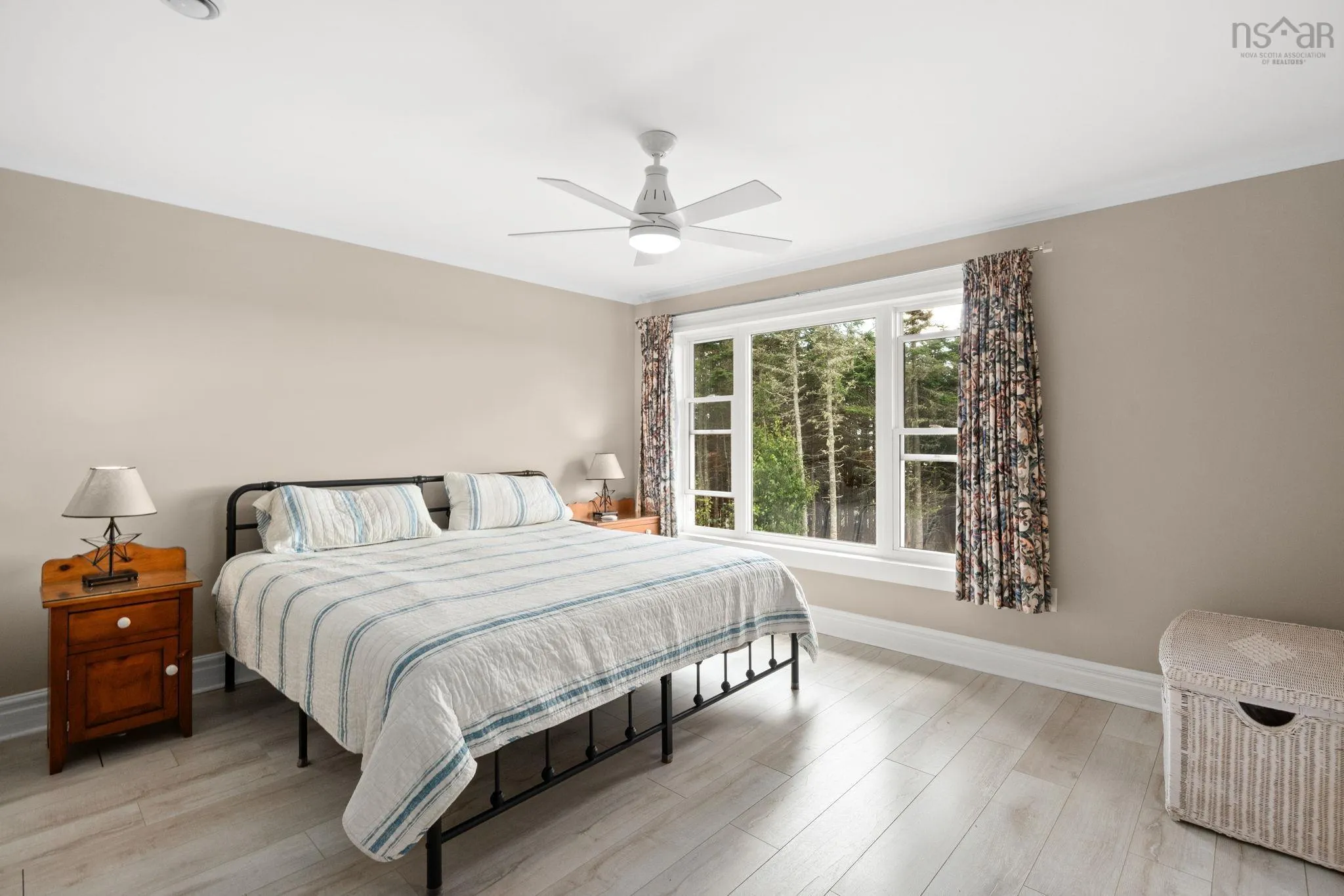284 Leslie Road, East Lawrencetown, NS B2Z 1T4, 5 Bedrooms Bedrooms, ,3 BathroomsBathrooms,Residential,For Sale,Leslie,202521224