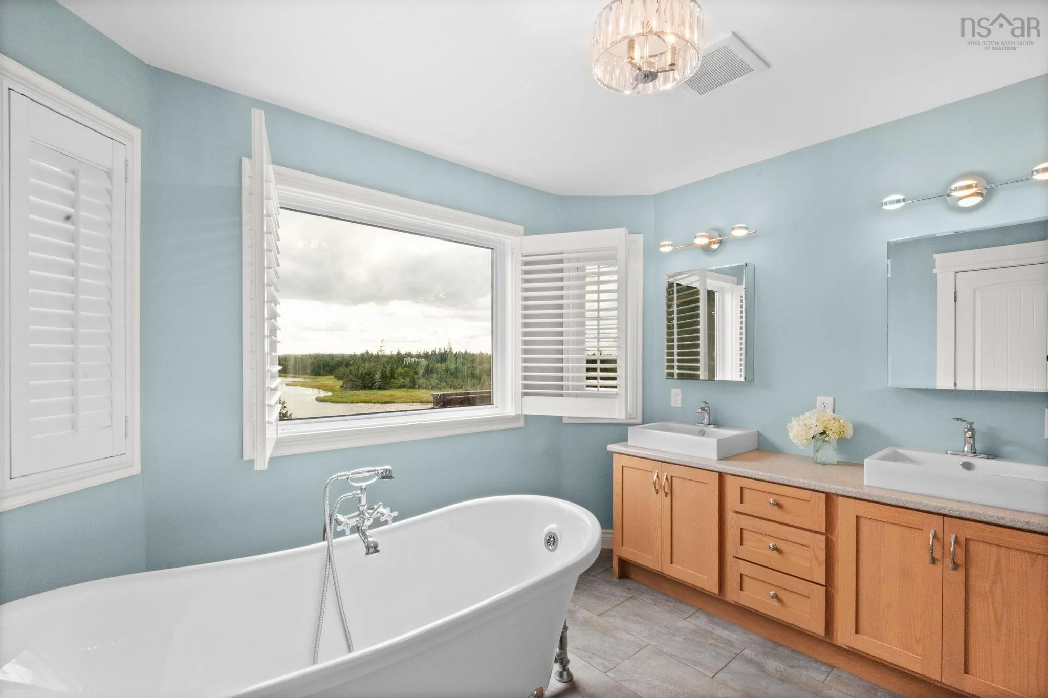 284 Leslie Road, East Lawrencetown, NS B2Z 1T4, 5 Bedrooms Bedrooms, ,3 BathroomsBathrooms,Residential,For Sale,Leslie,202521224