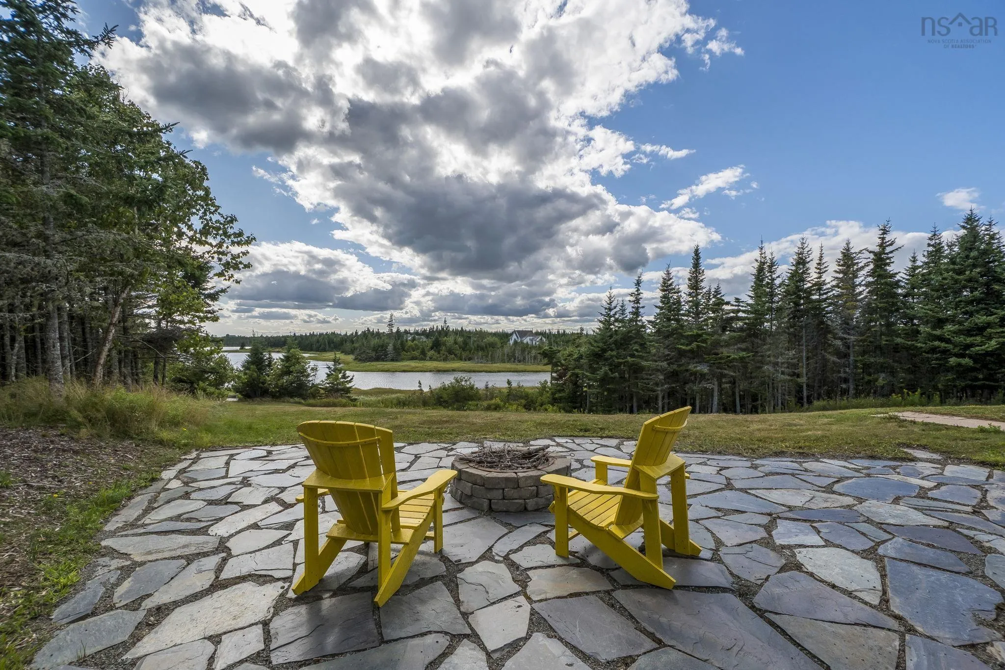 284 Leslie Road, East Lawrencetown, NS B2Z 1T4, 5 Bedrooms Bedrooms, ,3 BathroomsBathrooms,Residential,For Sale,Leslie,202521224