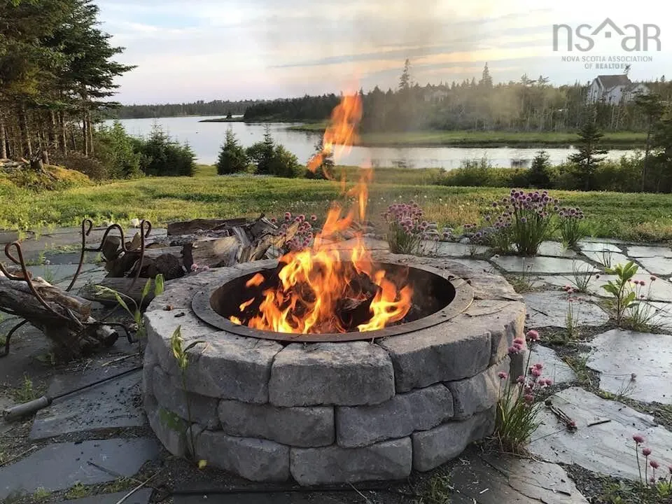 284 Leslie Road, East Lawrencetown, NS B2Z 1T4, 5 Bedrooms Bedrooms, ,3 BathroomsBathrooms,Residential,For Sale,Leslie,202521224