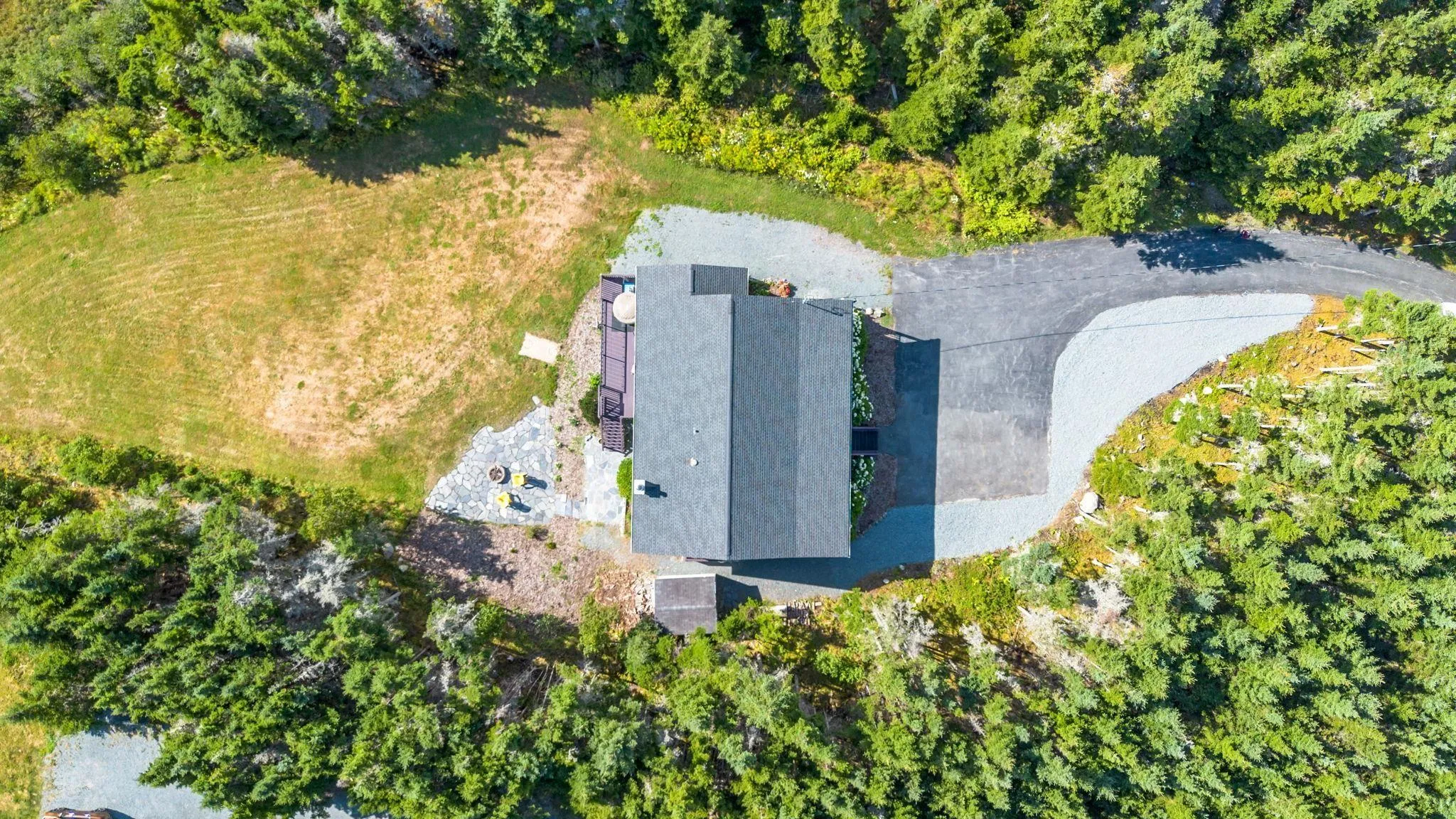 284 Leslie Road, East Lawrencetown, NS B2Z 1T4, 5 Bedrooms Bedrooms, ,3 BathroomsBathrooms,Residential,For Sale,Leslie,202521224