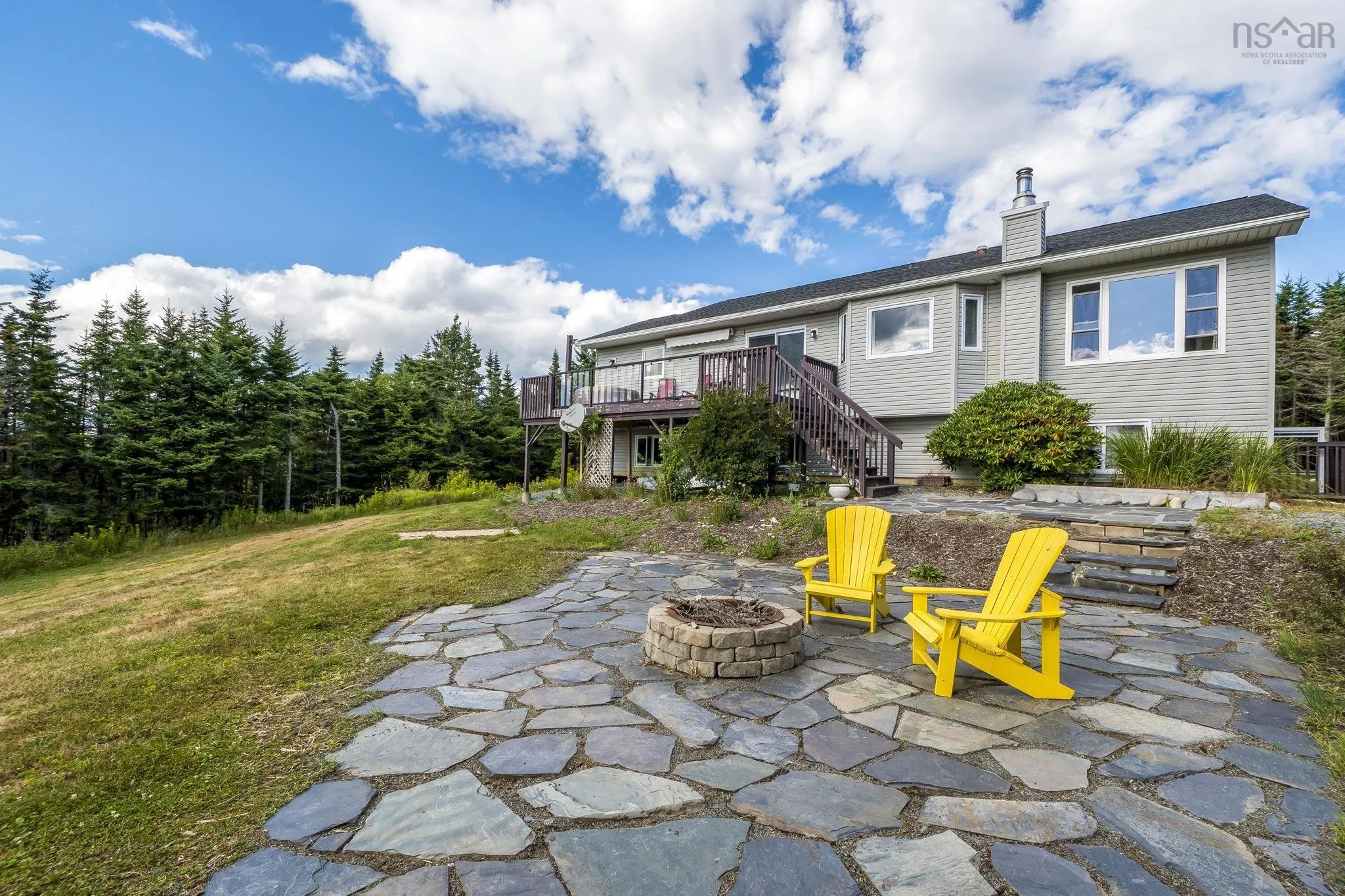 284 Leslie Road, East Lawrencetown, NS B2Z 1T4, 5 Bedrooms Bedrooms, ,3 BathroomsBathrooms,Residential,For Sale,Leslie,202521224