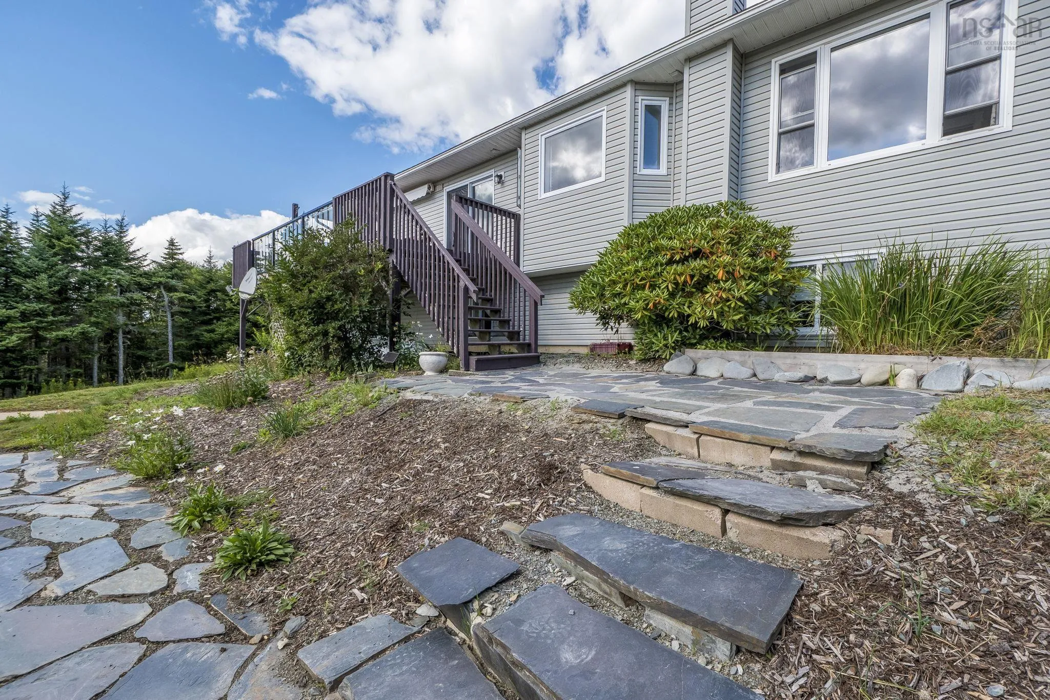 284 Leslie Road, East Lawrencetown, NS B2Z 1T4, 5 Bedrooms Bedrooms, ,3 BathroomsBathrooms,Residential,For Sale,Leslie,202521224