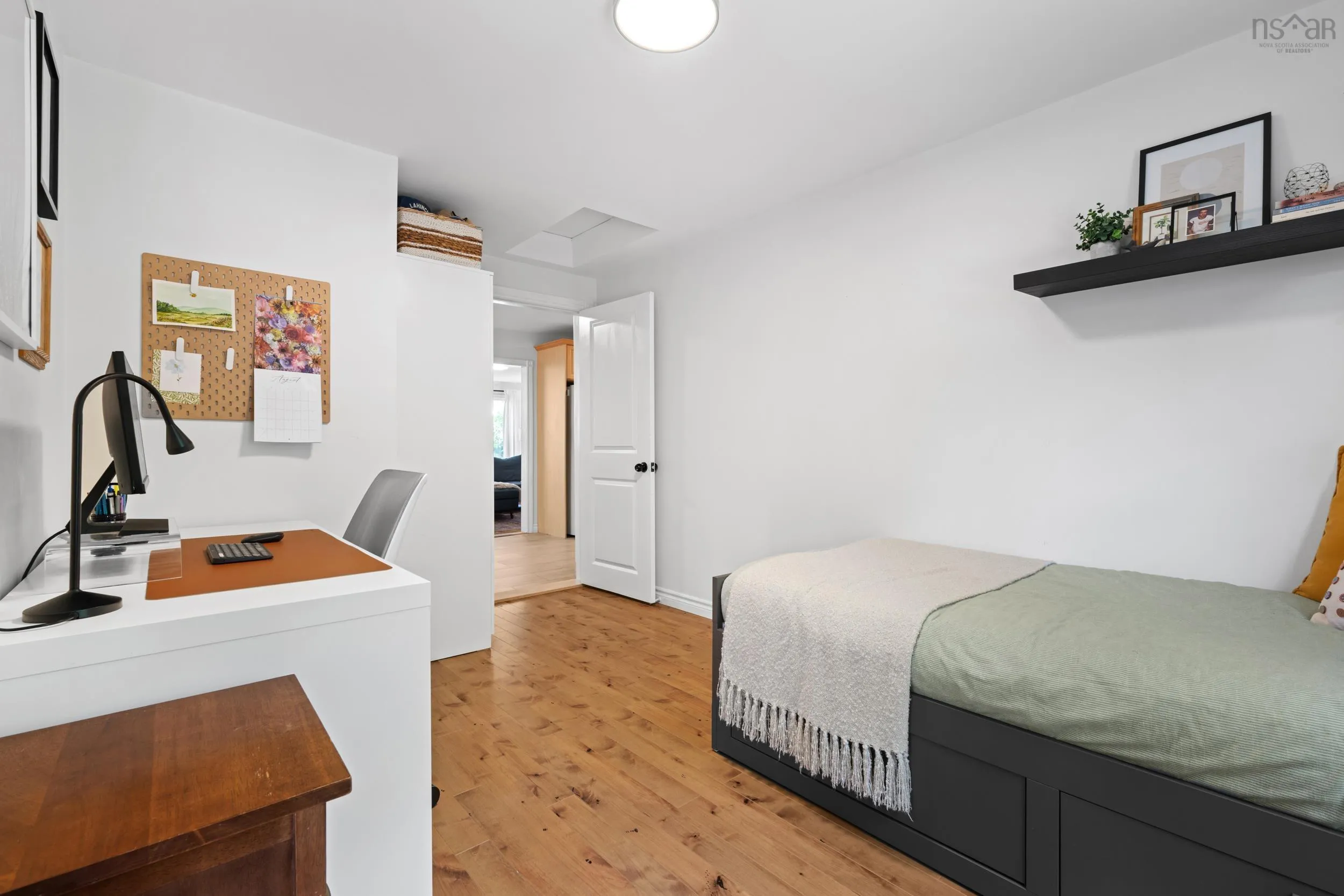 23 Barrens Street, Bedford, NS B4A 1Y6, 2 Bedrooms Bedrooms, ,1 BathroomBathrooms,Residential,For Sale,Barrens,202521270