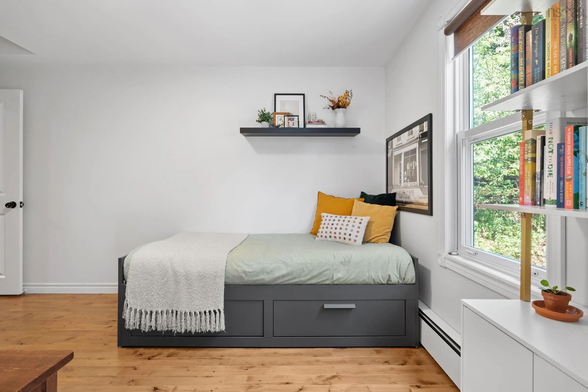 23 Barrens Street, Bedford, NS B4A 1Y6, 2 Bedrooms Bedrooms, ,1 BathroomBathrooms,Residential,For Sale,Barrens,202521270