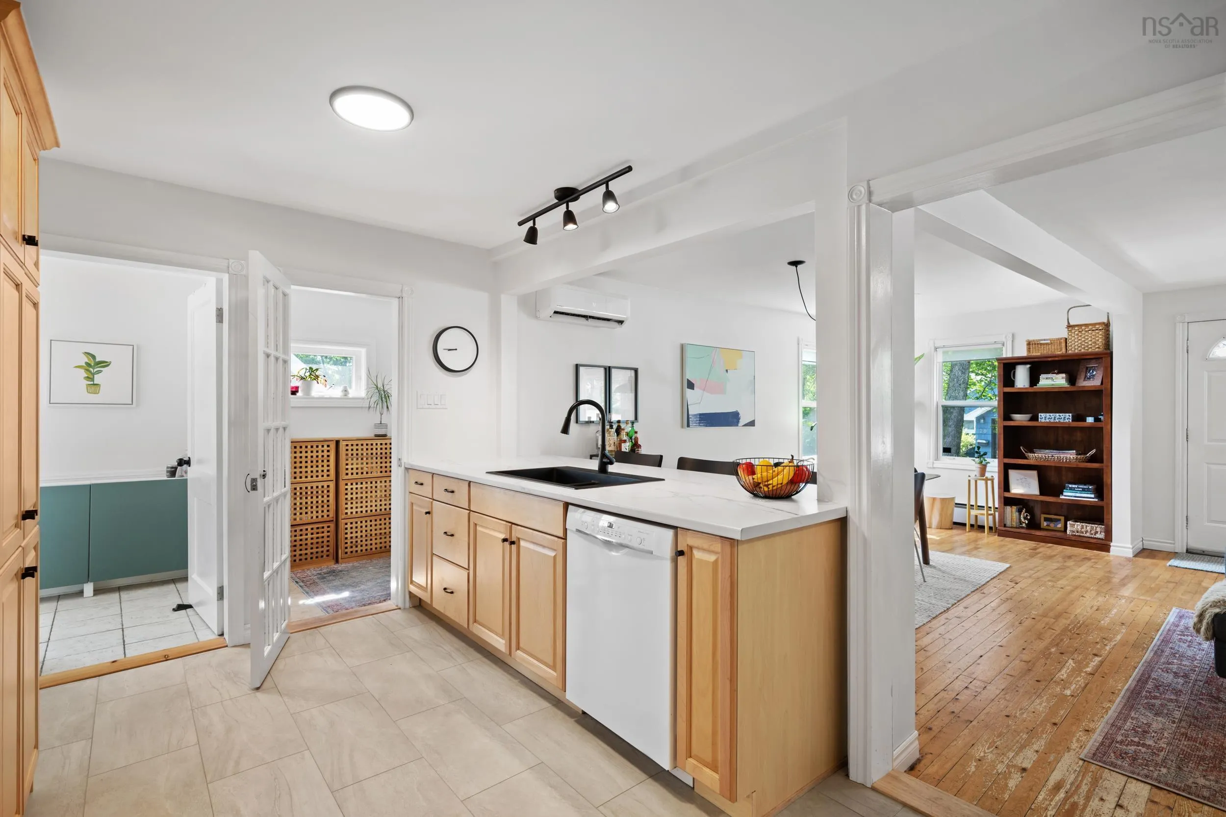 23 Barrens Street, Bedford, NS B4A 1Y6, 2 Bedrooms Bedrooms, ,1 BathroomBathrooms,Residential,For Sale,Barrens,202521270