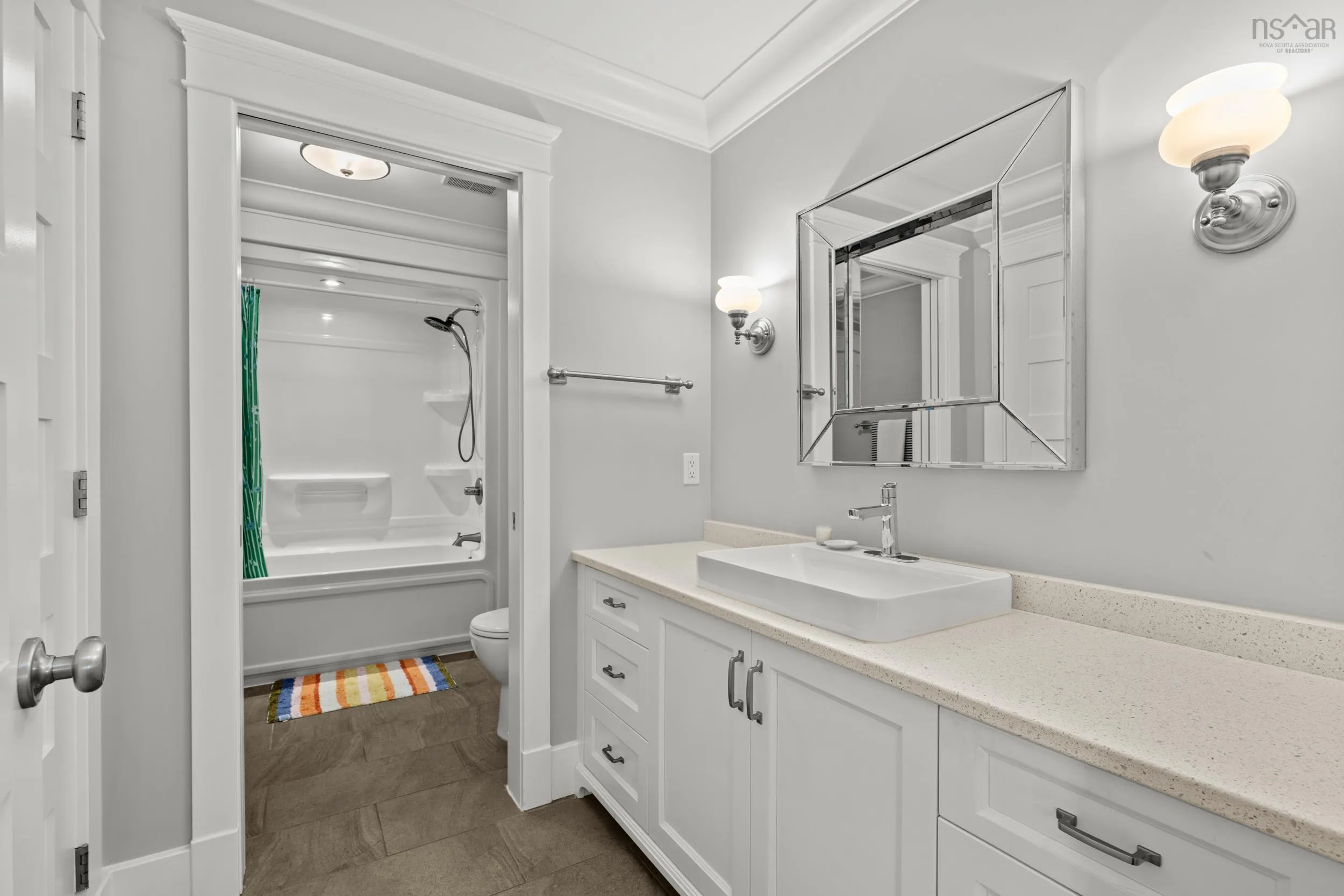6 Wardour Street, Bedford, NS B4A 2E4, 5 Bedrooms Bedrooms, ,5 BathroomsBathrooms,Residential,For Sale,Wardour,202525597