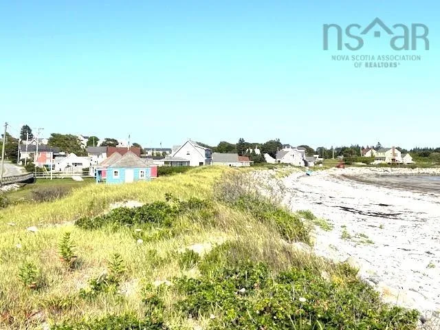 17 Locke Street, Lockeport, NS B0T 1L0, 3 Bedrooms Bedrooms, ,1 BathroomBathrooms,Residential,For Sale,Locke,202518100