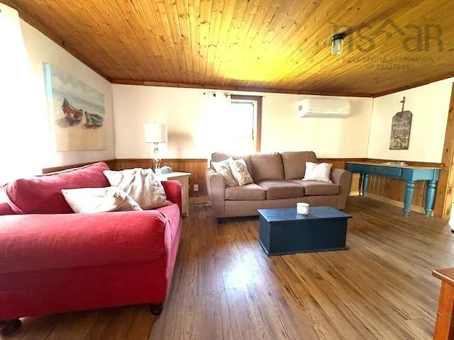 17 Locke Street, Lockeport, NS B0T 1L0, 3 Bedrooms Bedrooms, ,1 BathroomBathrooms,Residential,For Sale,Locke,202518100