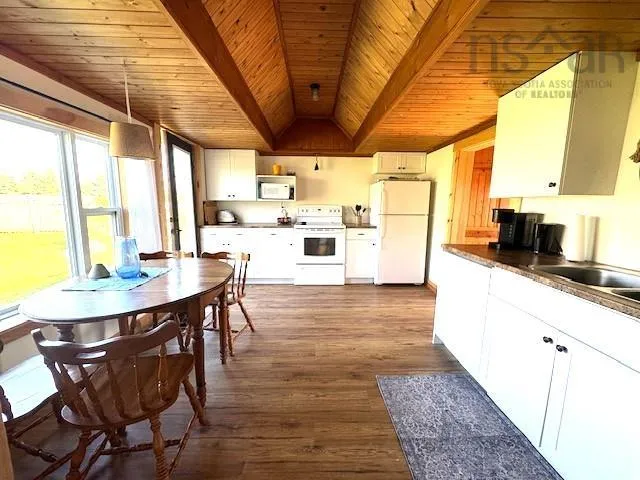 17 Locke Street, Lockeport, NS B0T 1L0, 3 Bedrooms Bedrooms, ,1 BathroomBathrooms,Residential,For Sale,Locke,202518100