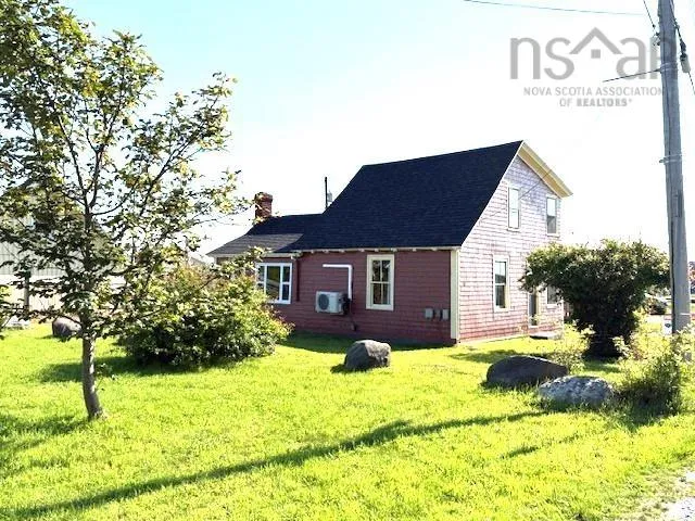 17 Locke Street, Lockeport, NS B0T 1L0, 3 Bedrooms Bedrooms, ,1 BathroomBathrooms,Residential,For Sale,Locke,202518100