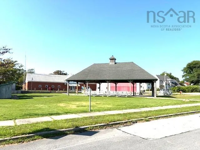 17 Locke Street, Lockeport, NS B0T 1L0, 3 Bedrooms Bedrooms, ,1 BathroomBathrooms,Residential,For Sale,Locke,202518100